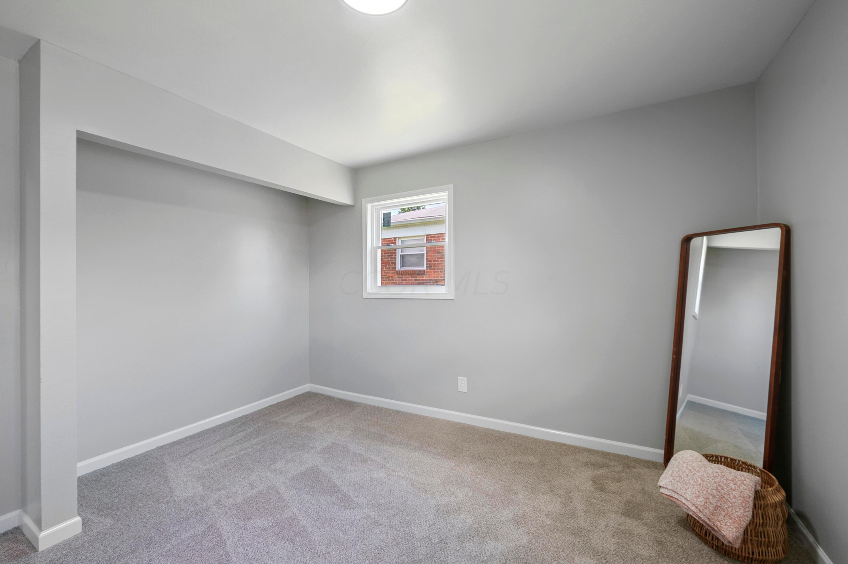 1872 Alvason Ave, Columbus OH exterior