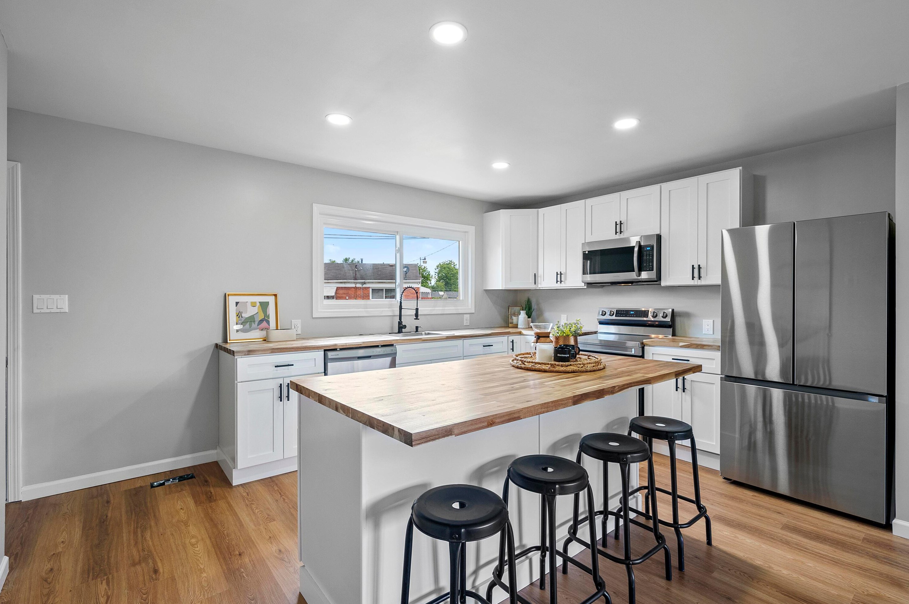 1872 Alvason Ave, Columbus OH exterior