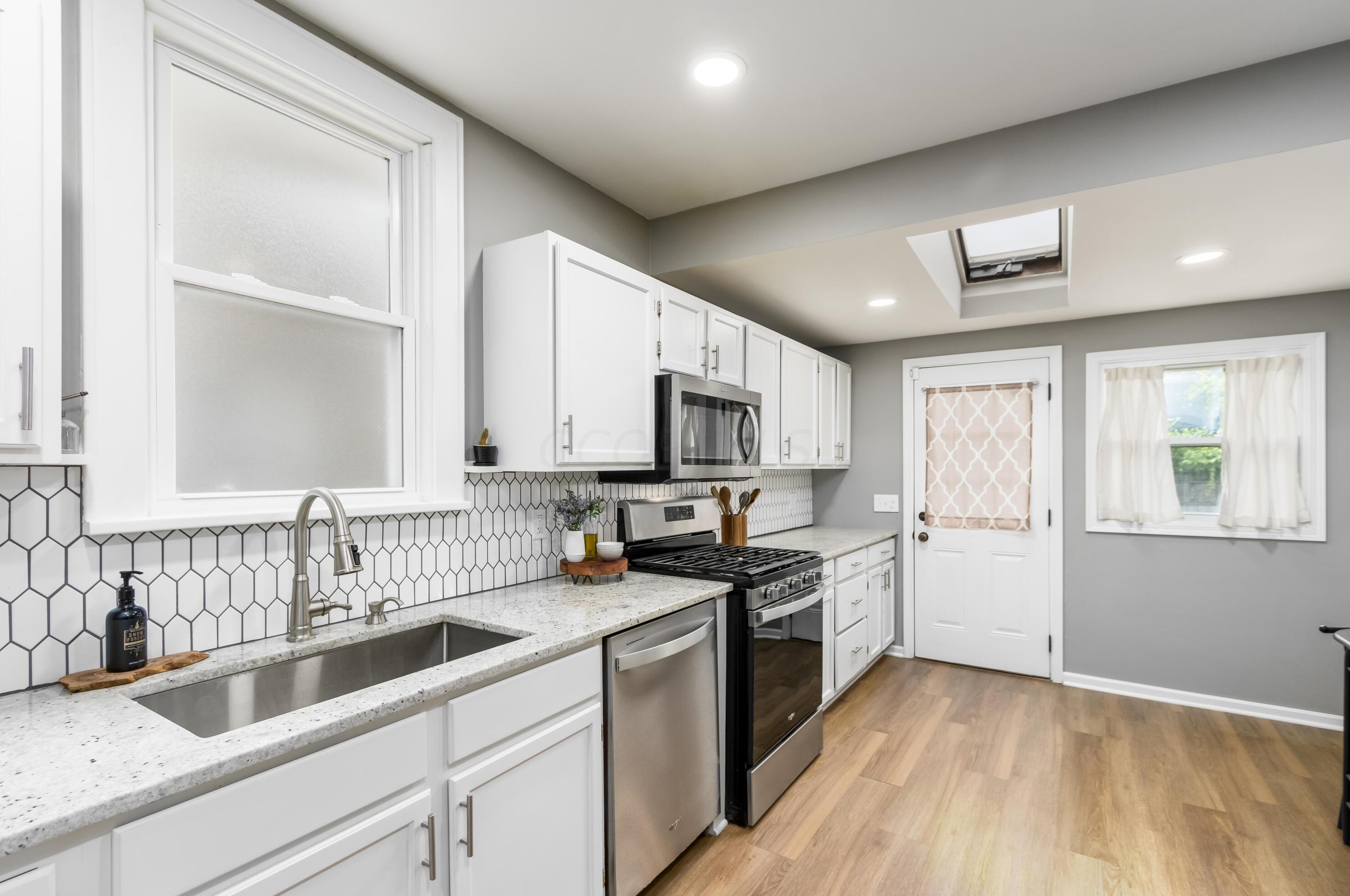 2932 Oaklawn St, Columbus OH  43224-4350 exterior