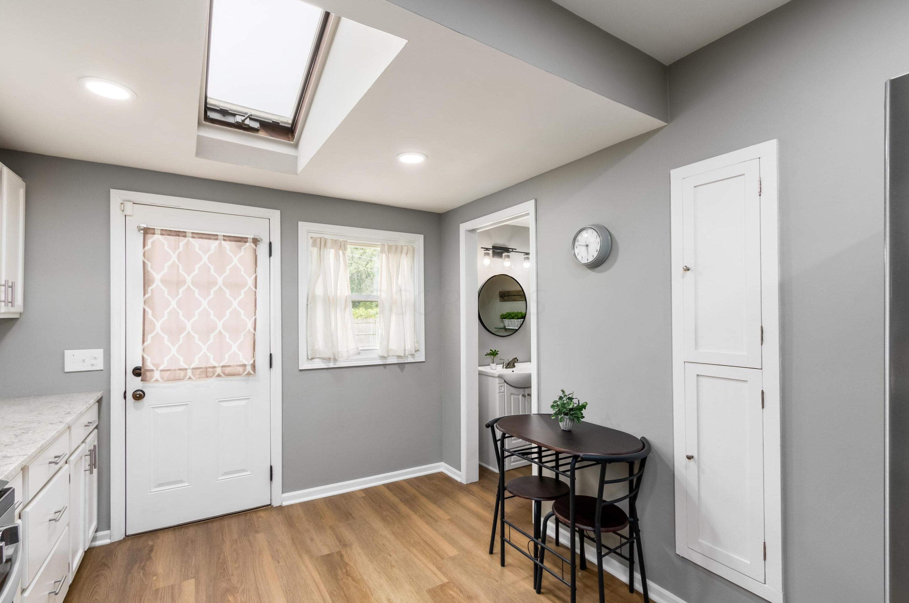 2932 Oaklawn St, Columbus OH  43224-4350 exterior