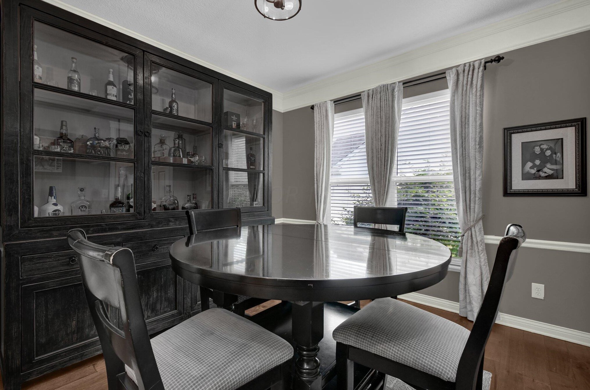 1367 Donahey St, Columbus OH 43235-6704 exterior