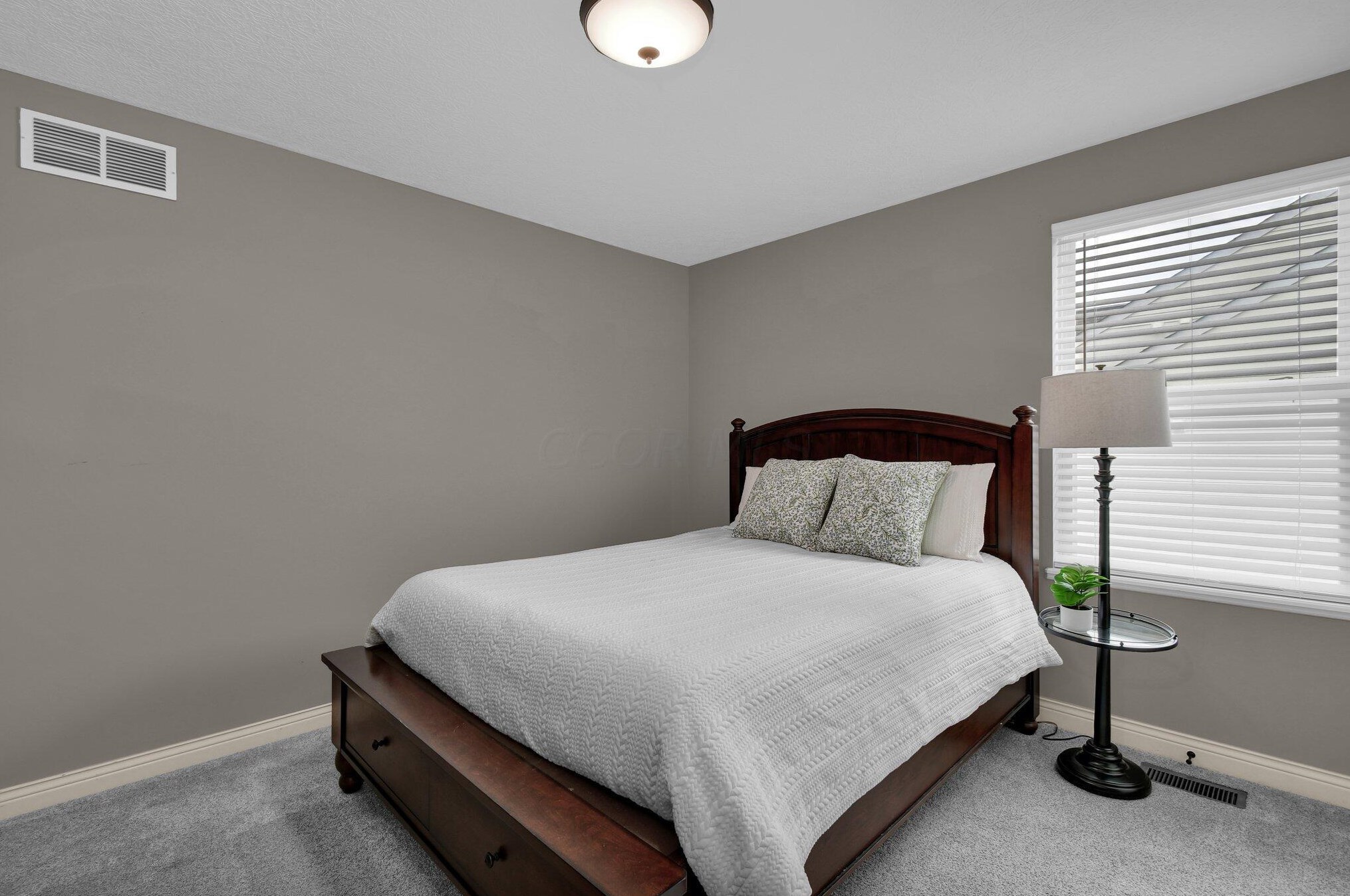 1367 Donahey St, Columbus OH 43235-6704 exterior