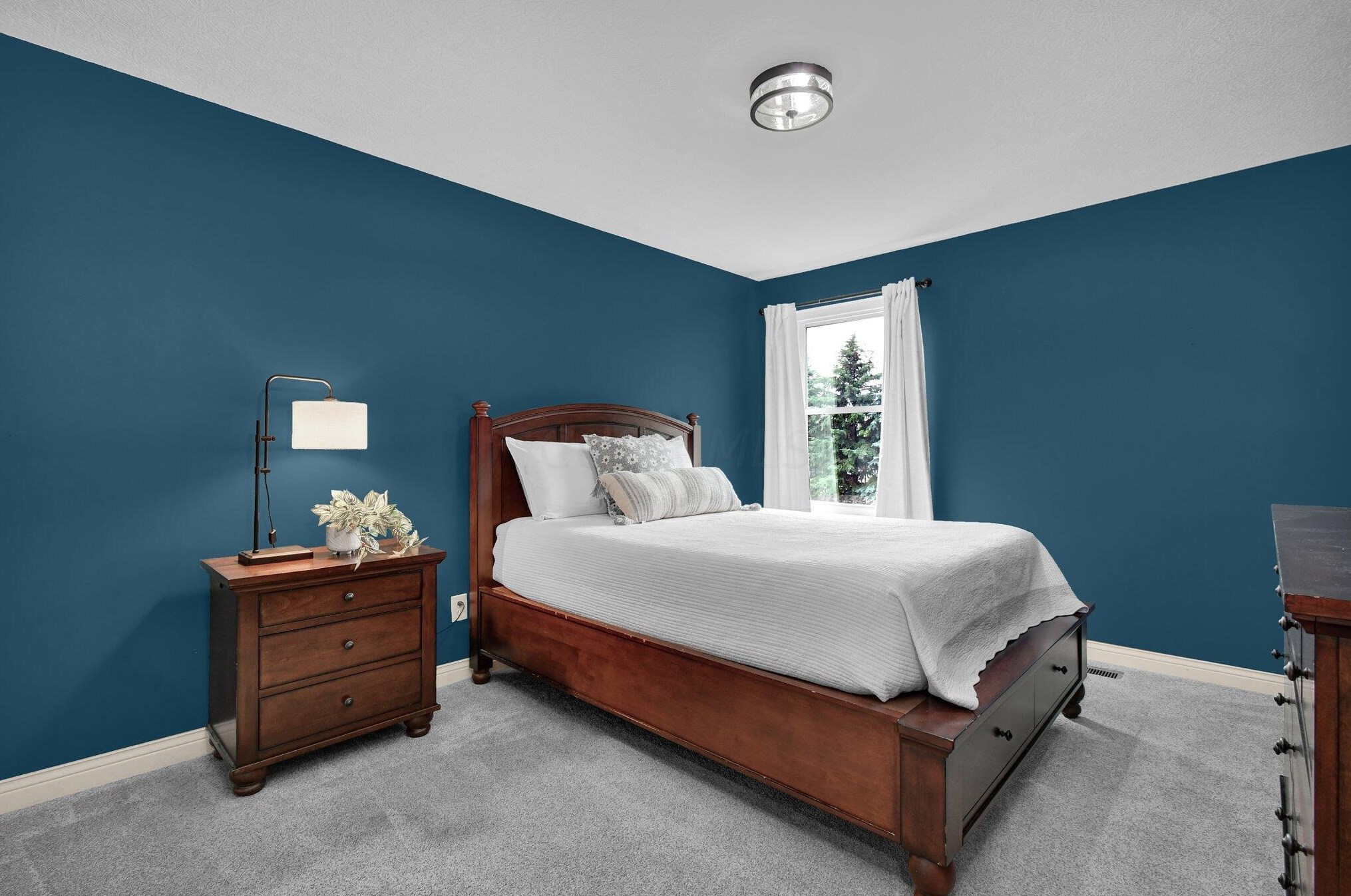 1367 Donahey St, Columbus OH 43235-6704 exterior