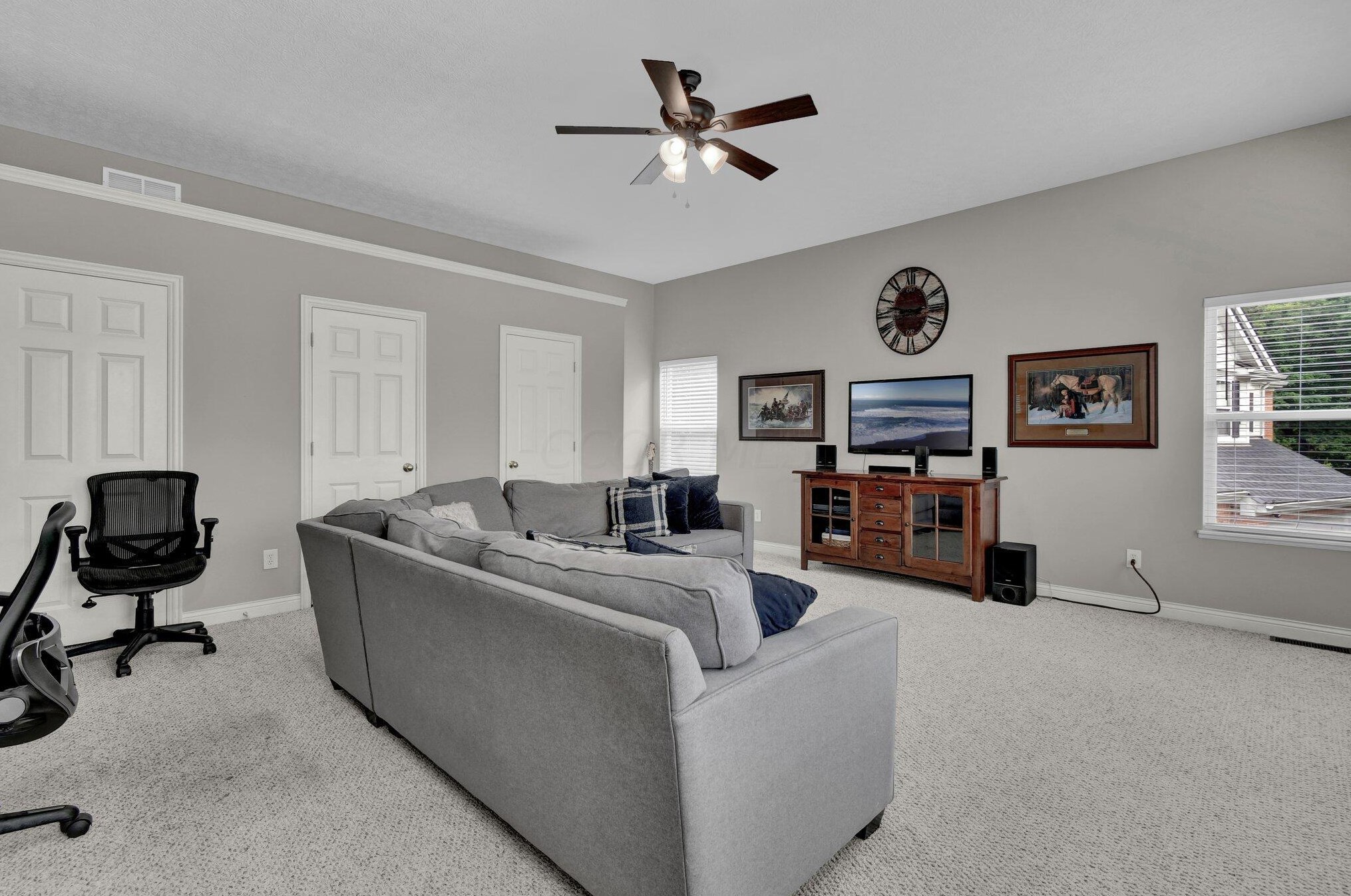 1367 Donahey St, Columbus OH 43235-6704 exterior