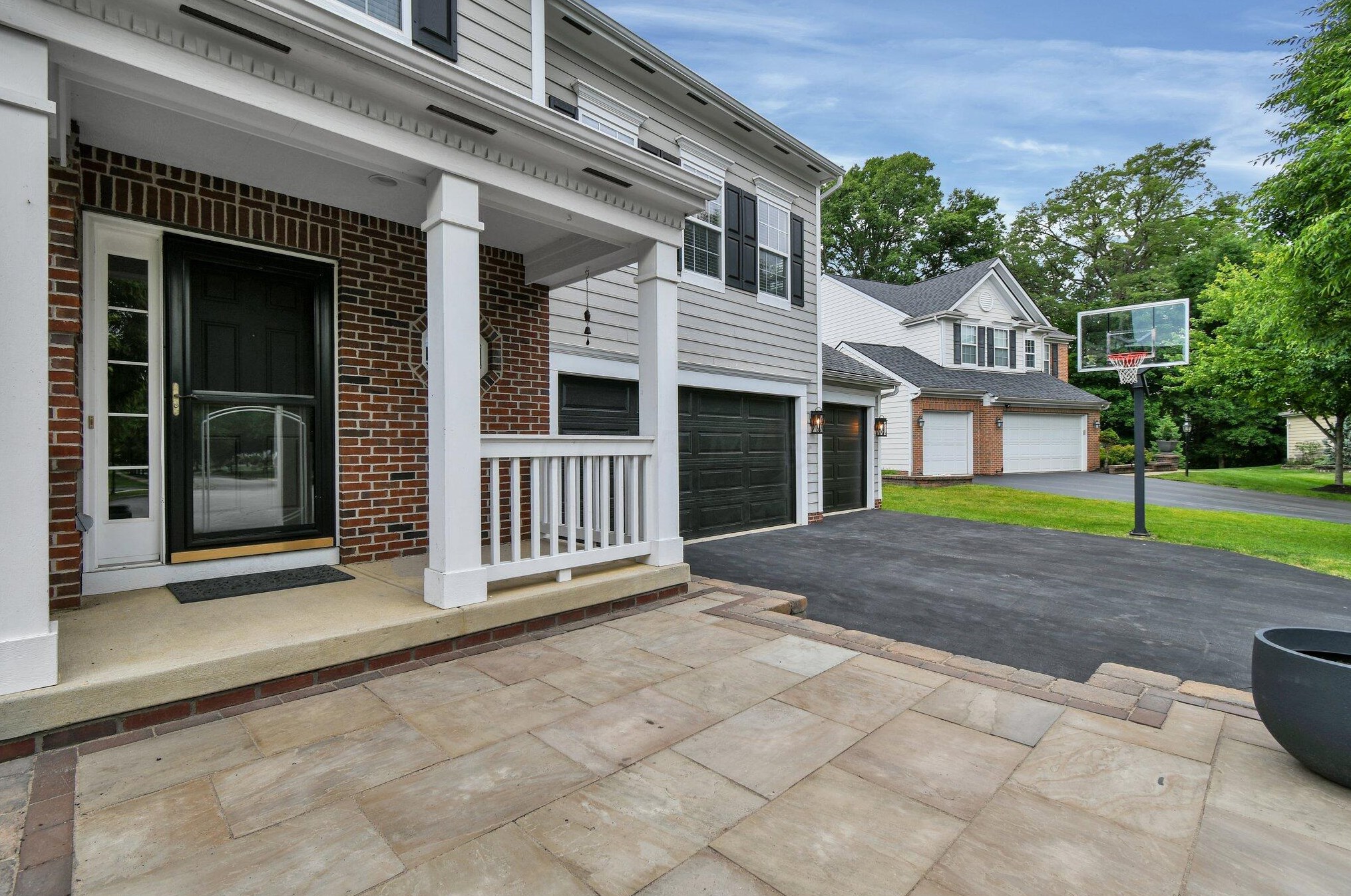 1367 Donahey St, Columbus, OH 43235-6704