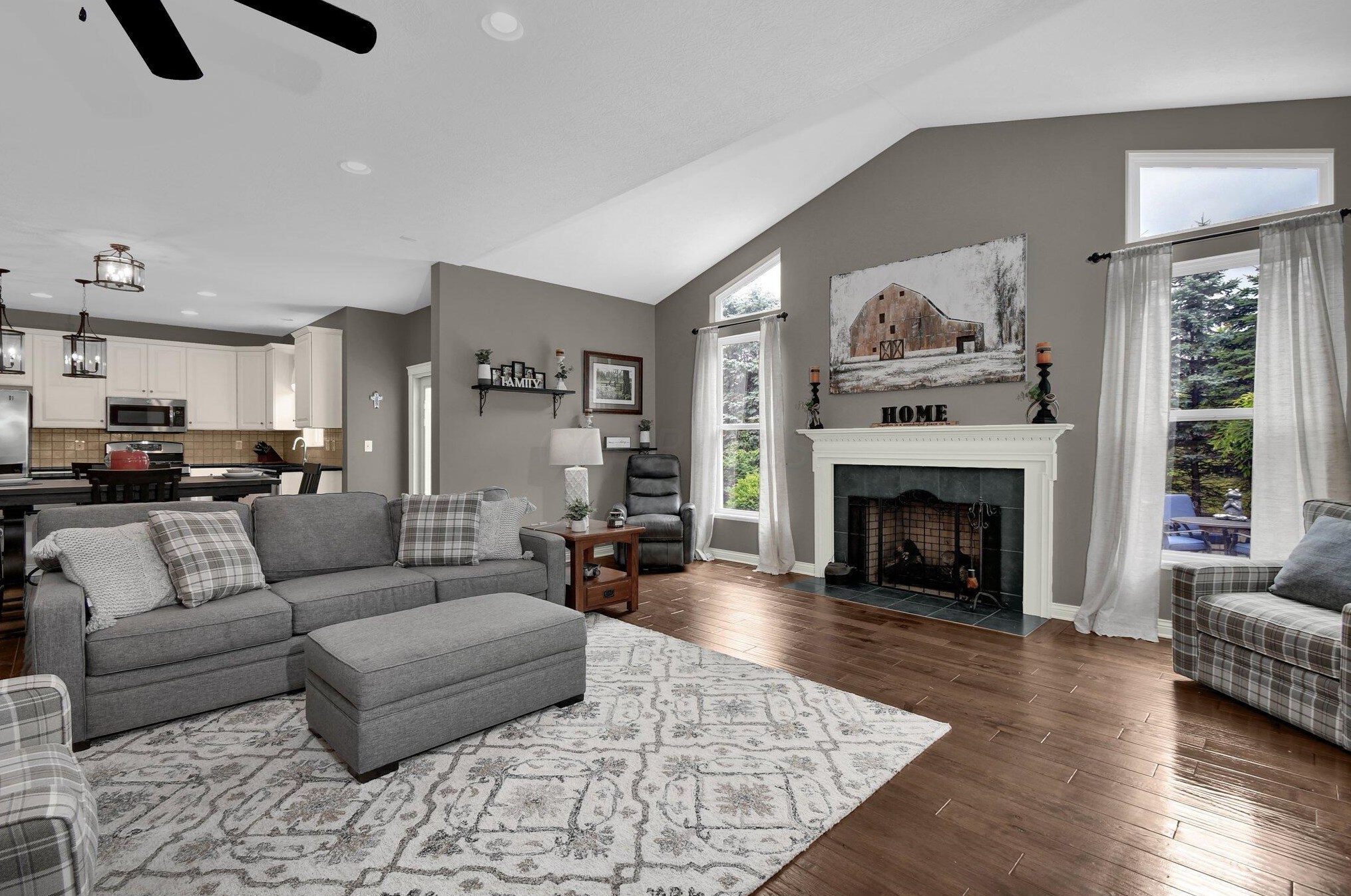 1367 Donahey St, Columbus OH 43235-6704 exterior