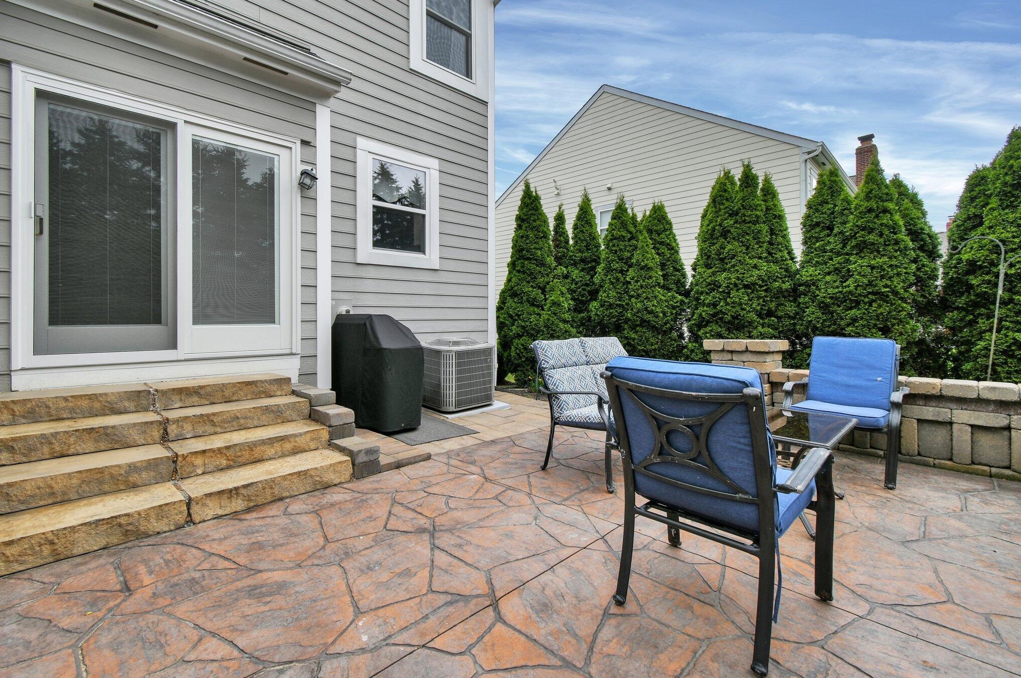 1367 Donahey St, Columbus OH 43235-6704 exterior