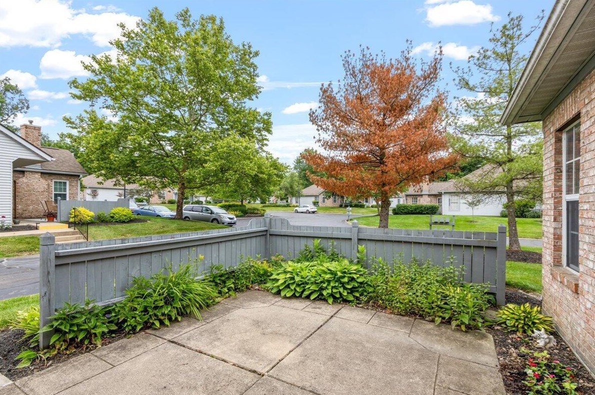 1252 Villa Oaks Ct, Columbus OH exterior