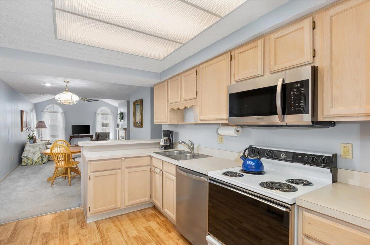 1252 Villa Oaks Ct, Columbus OH exterior