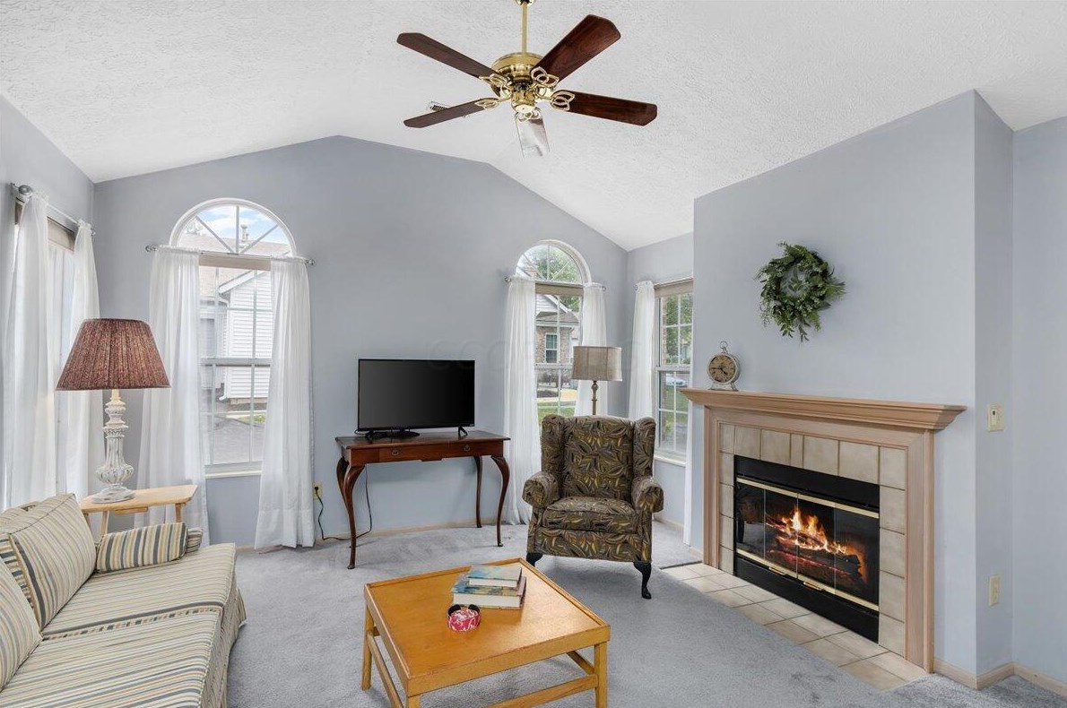 1252 Villa Oaks Ct, Columbus OH exterior