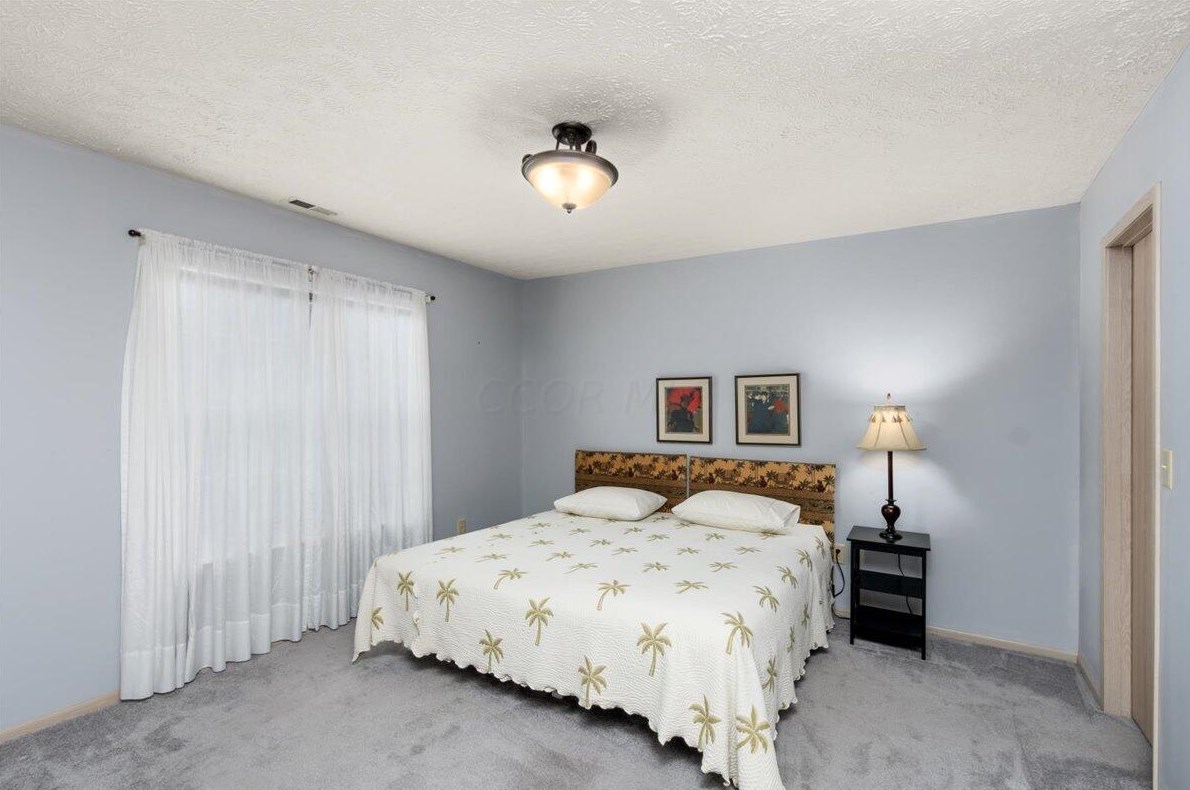 1252 Villa Oaks Ct, Columbus OH exterior