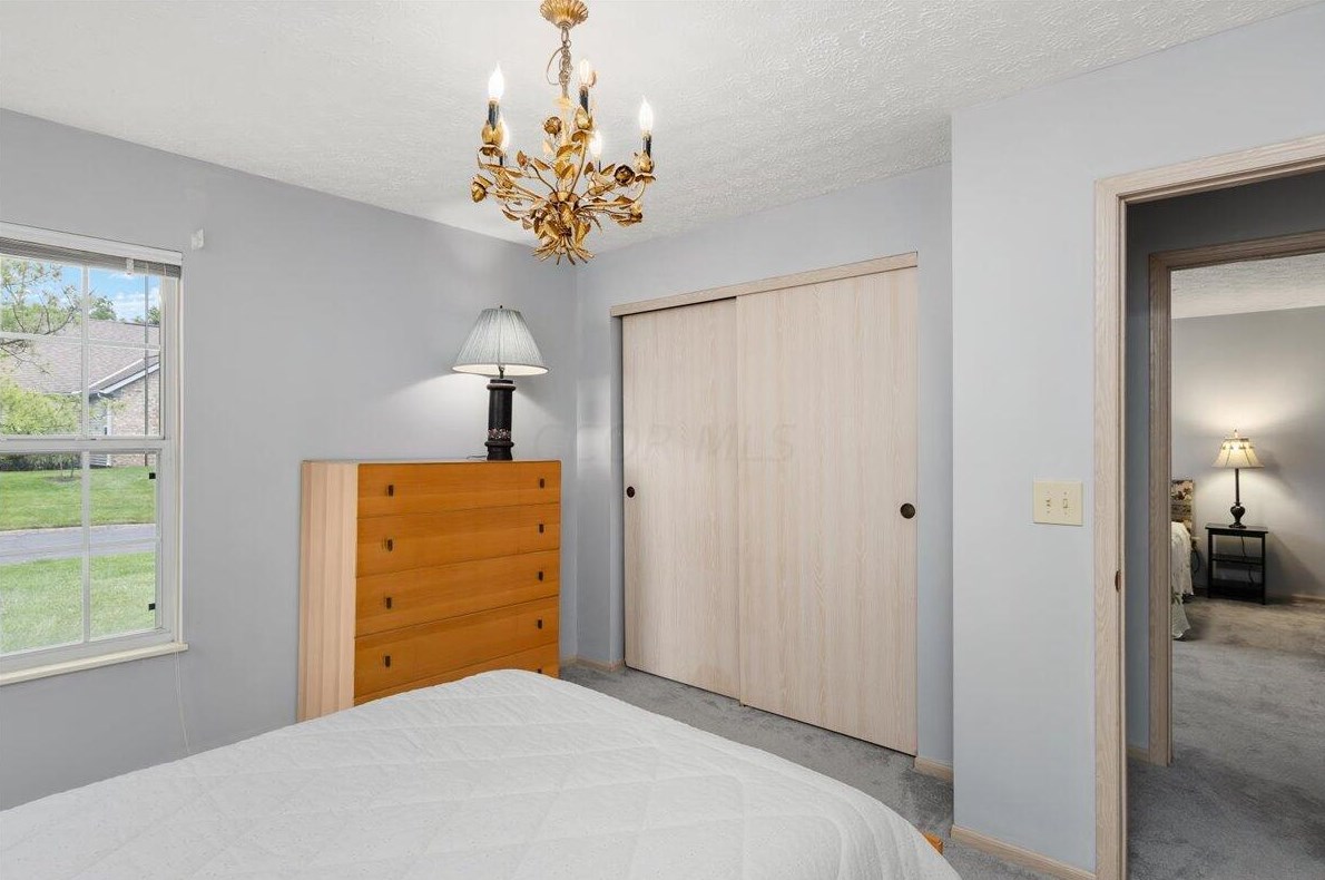 1252 Villa Oaks Ct, Columbus OH exterior