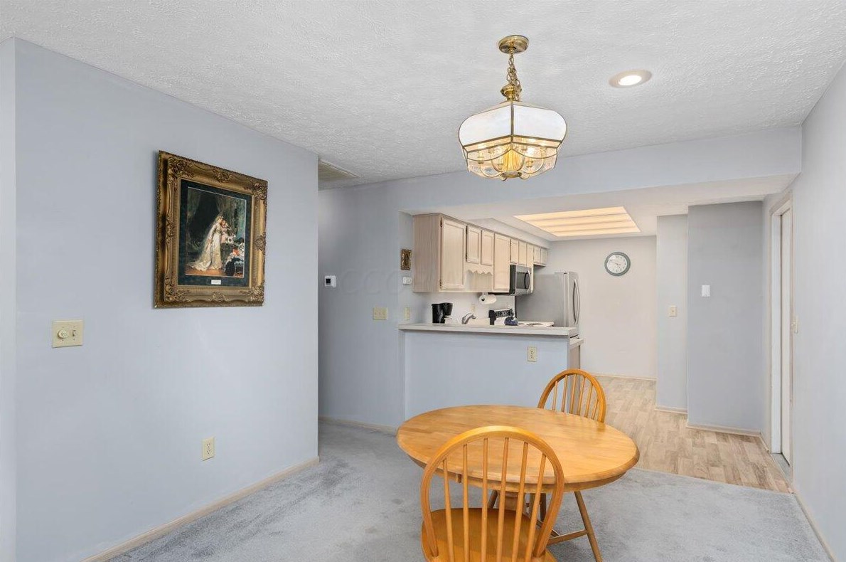 1252 Villa Oaks Ct, Columbus OH exterior