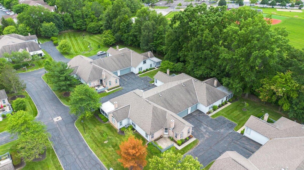 1252 Villa Oaks Ct, Columbus OH exterior