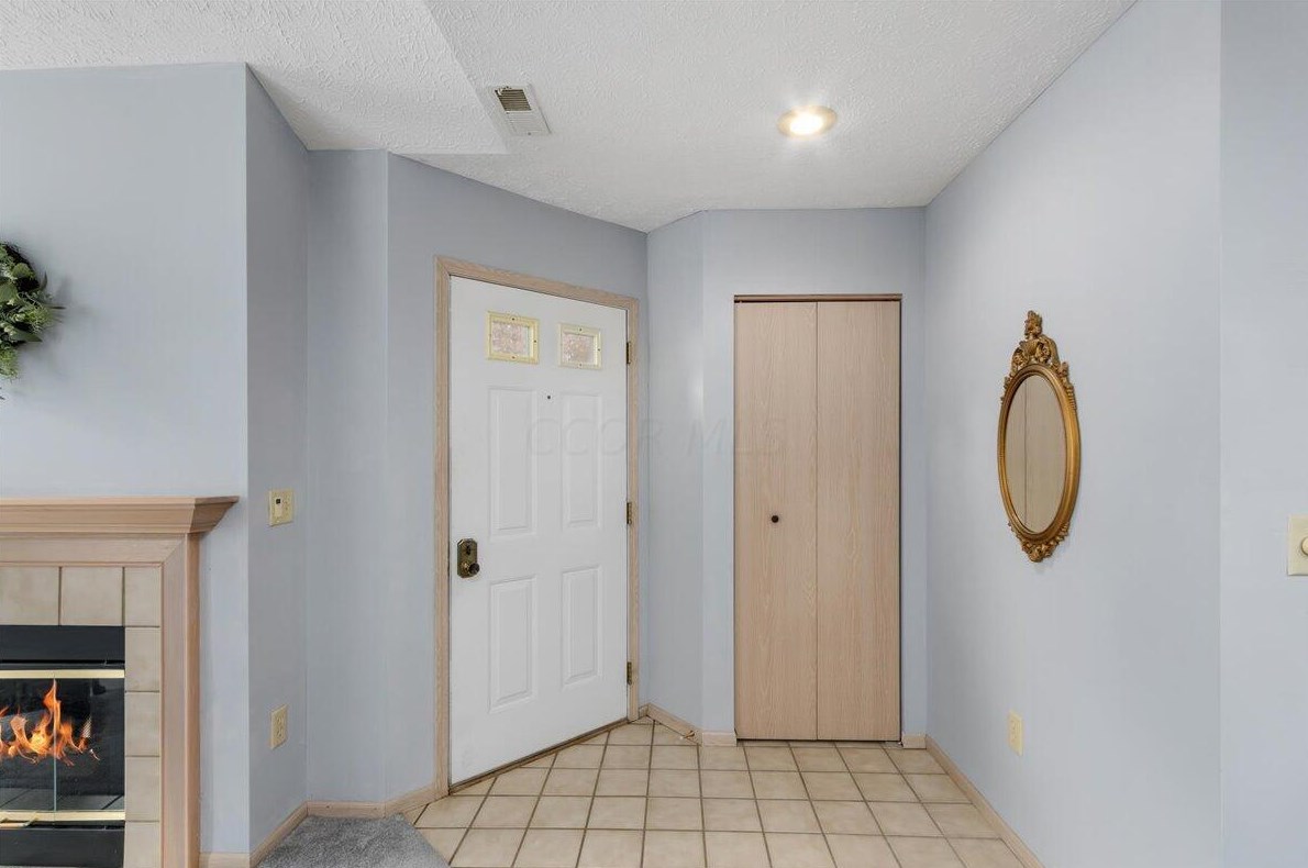 1252 Villa Oaks Ct, Columbus OH exterior