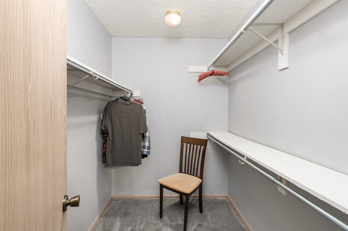 1252 Villa Oaks Ct, Columbus OH exterior