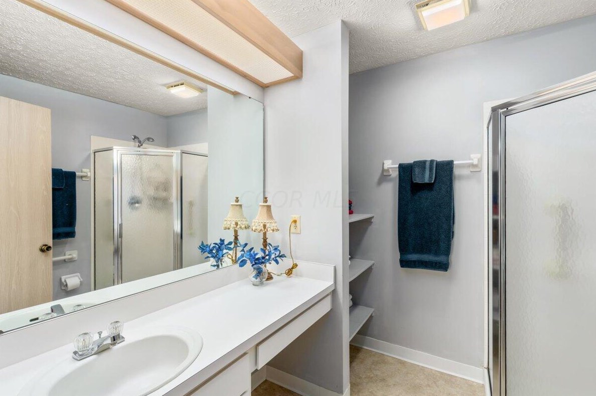 1252 Villa Oaks Ct, Columbus OH exterior