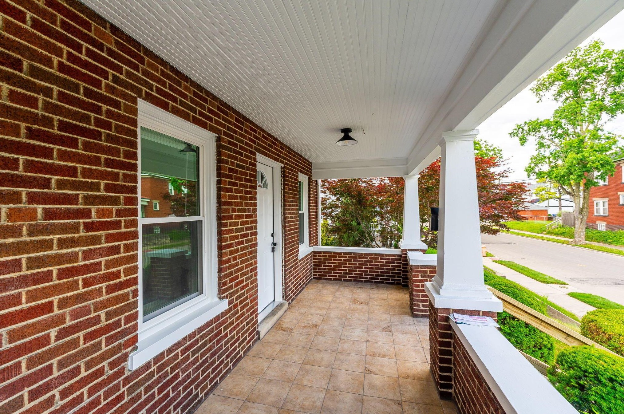 1411 Bruck St, Columbus OH  43207-1228 exterior