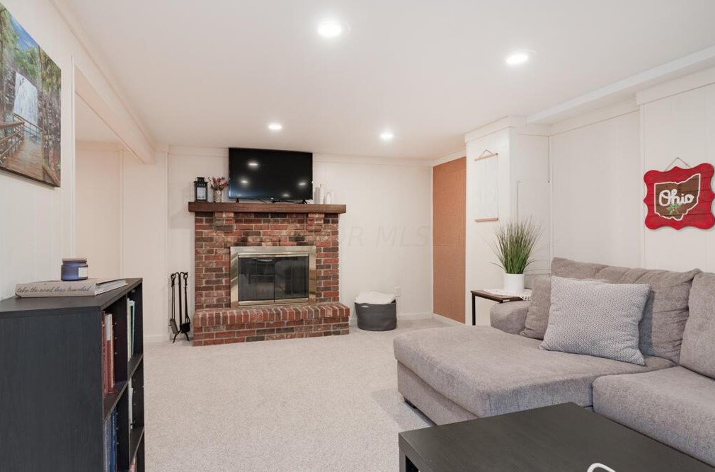 3210 Delburn Ave, Dublin OH  43017-1615 exterior