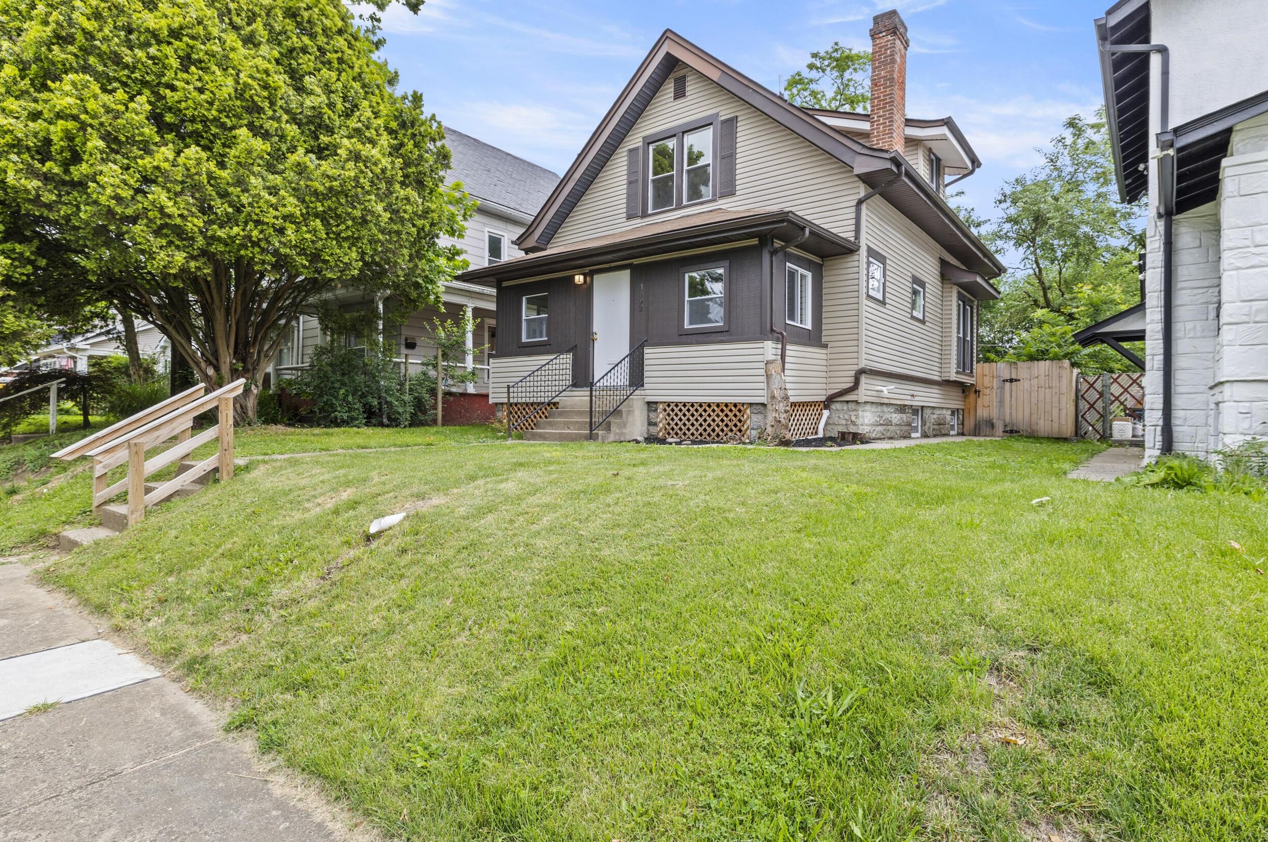 1592 Genessee Ave, Columbus, OH 43211-1519