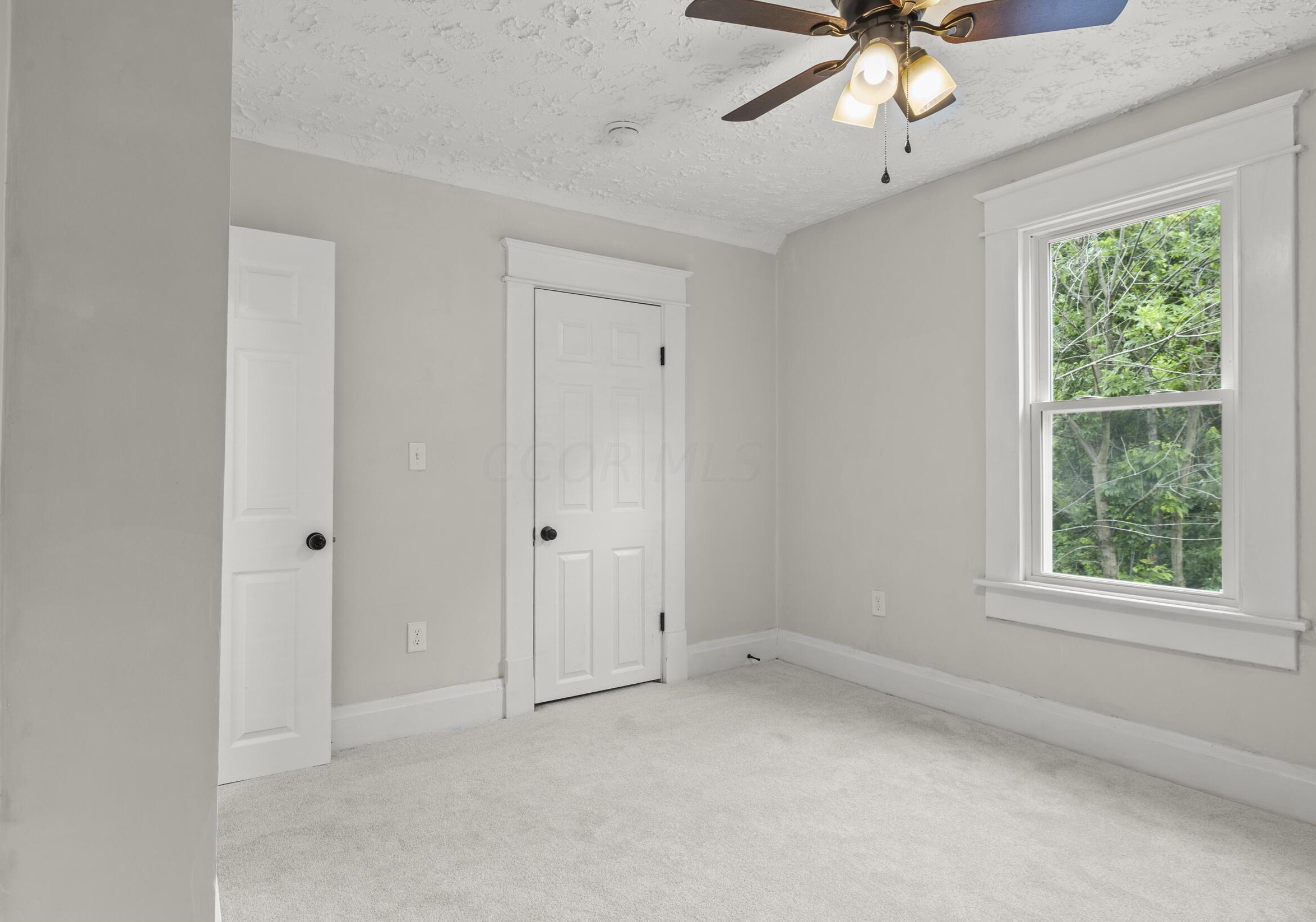 1592 Genessee Ave, Columbus OH 43211-1518 exterior