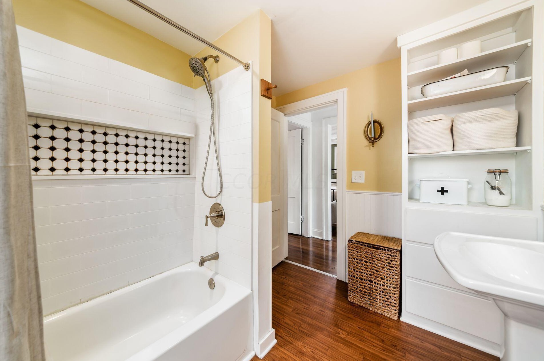 2391 Glenmawr Ave, Columbus OH  43202-3106 exterior