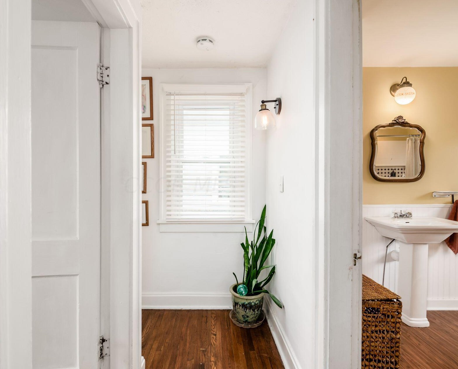 2391 Glenmawr Ave, Columbus OH  43202-3106 exterior