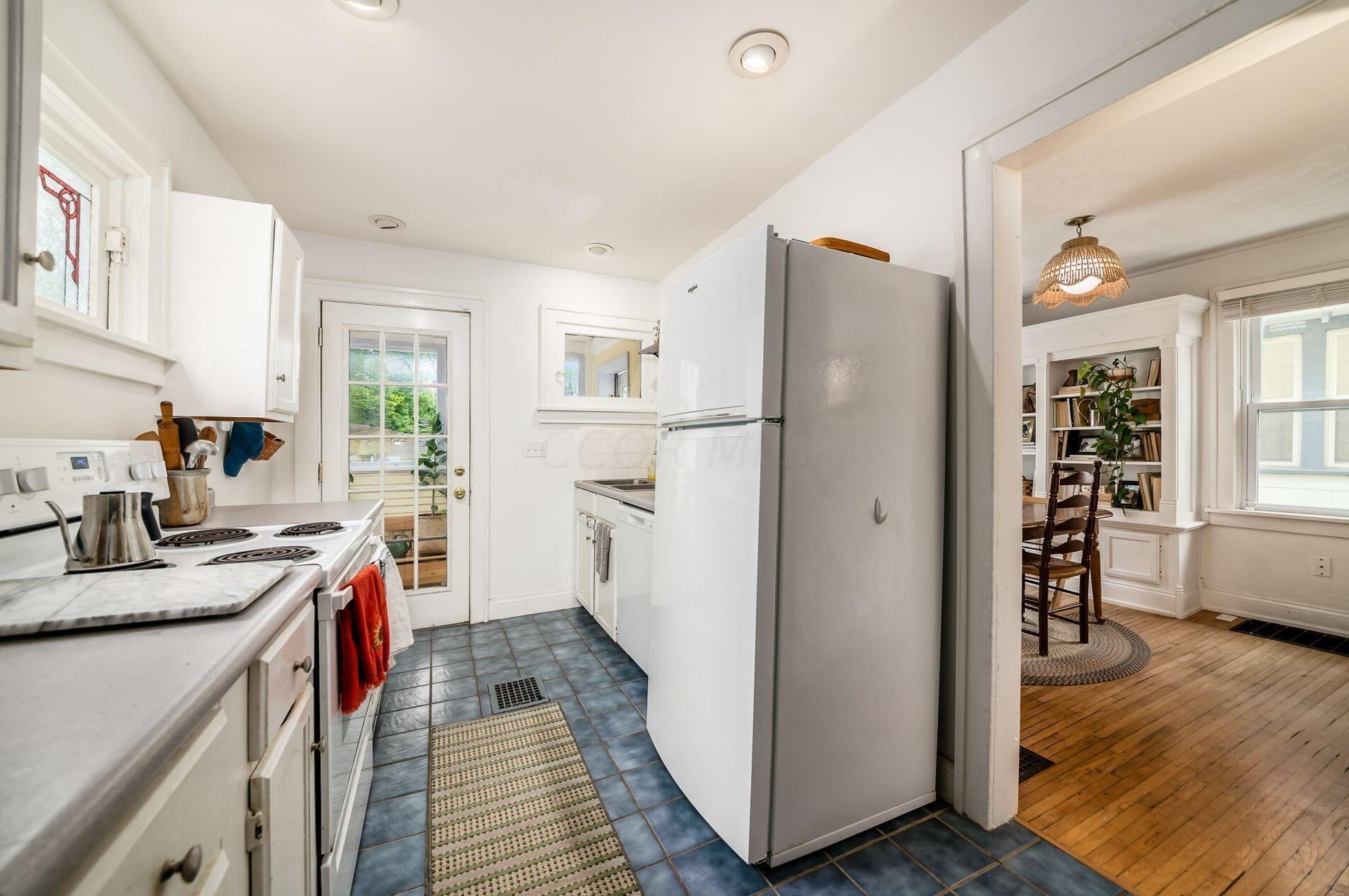 2391 Glenmawr Ave, Columbus OH  43202-3106 exterior