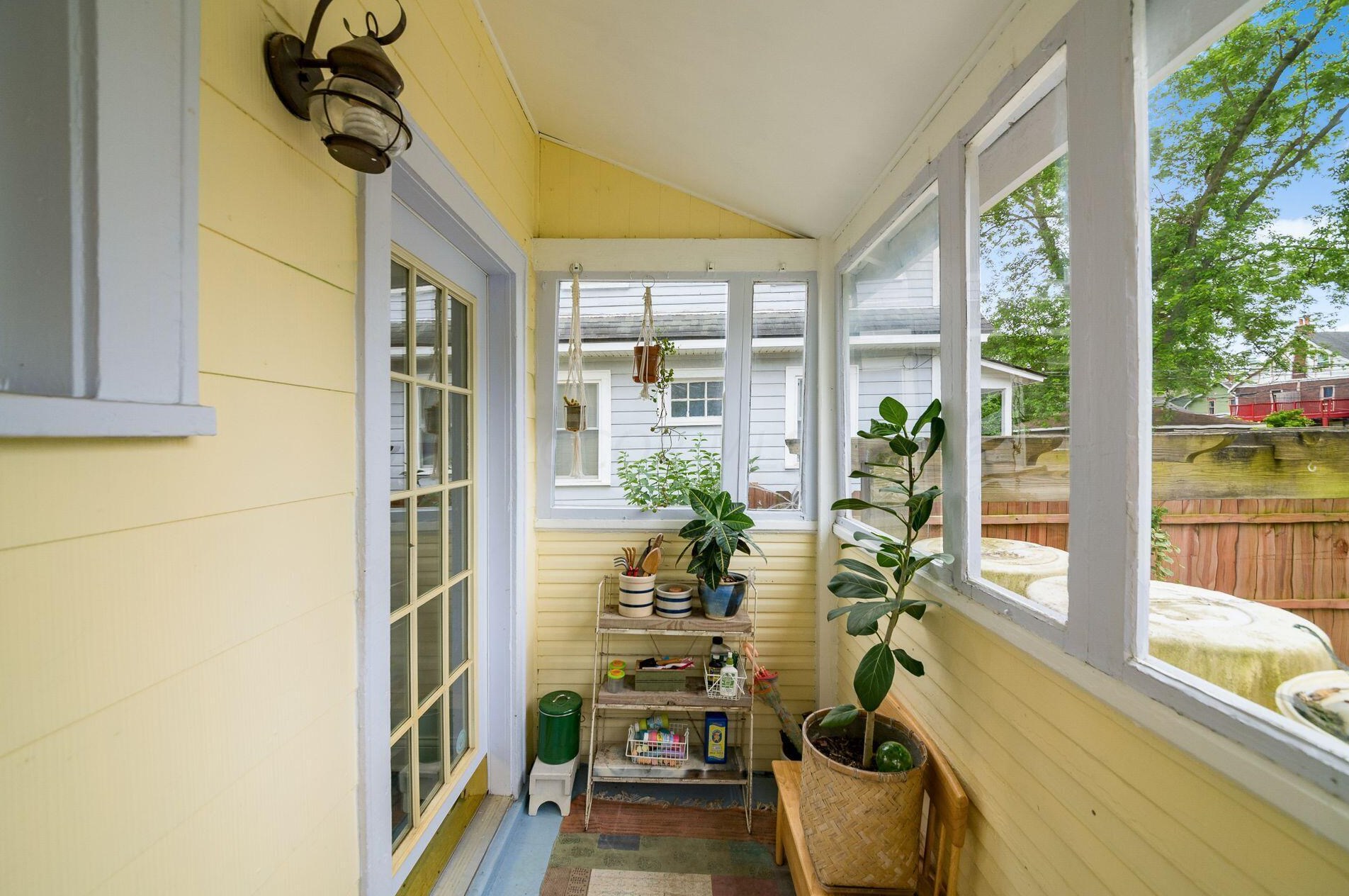 2391 Glenmawr Ave, Columbus OH  43202-3106 exterior