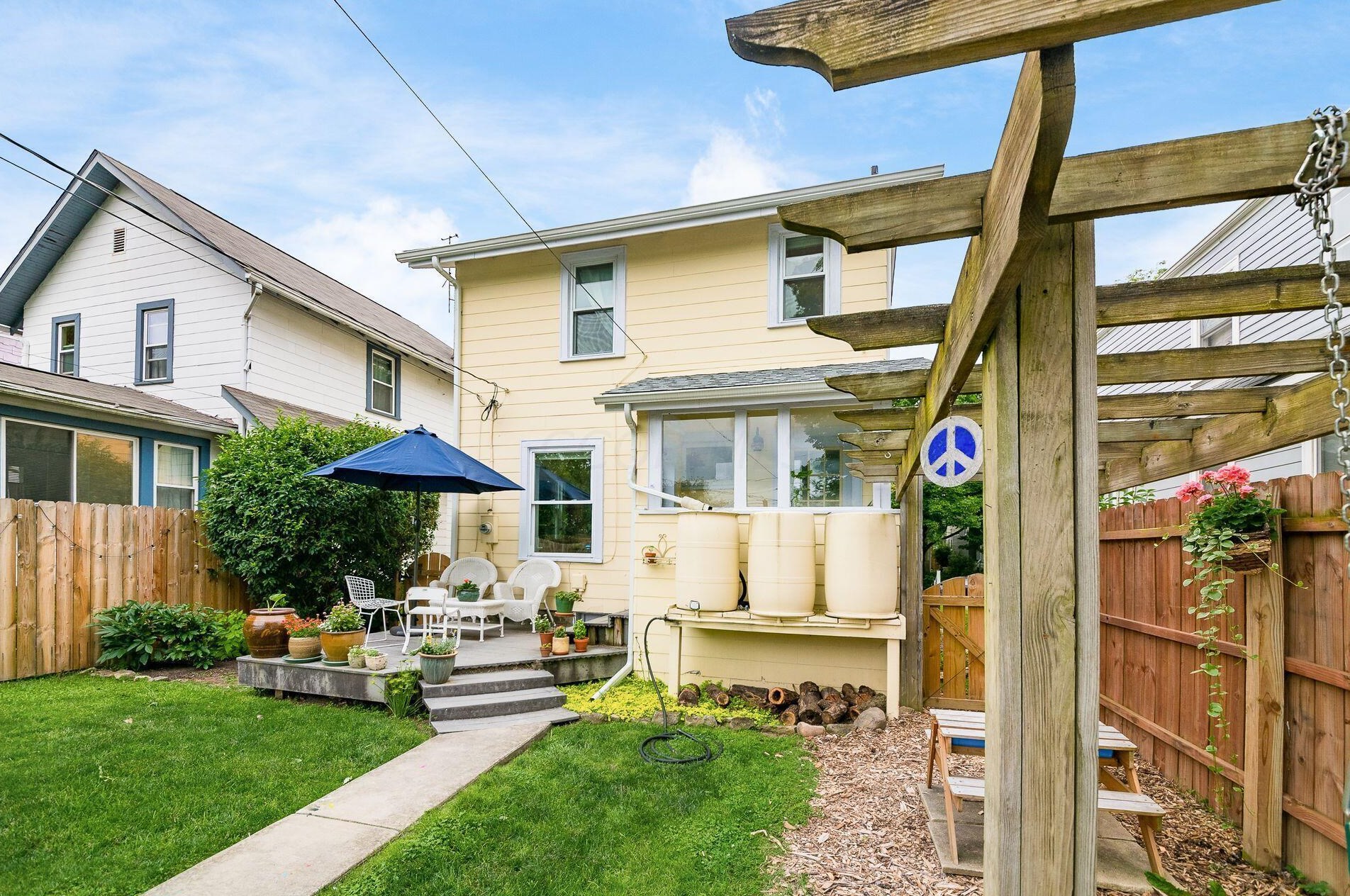 2391 Glenmawr Ave, Columbus OH  43202-3106 exterior