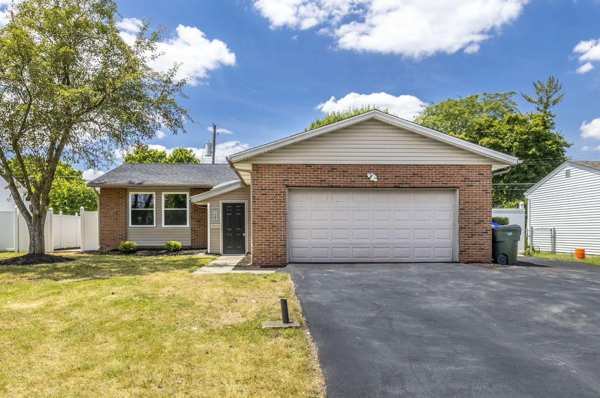1089 Hague Ave, Columbus, OH 43204-2123