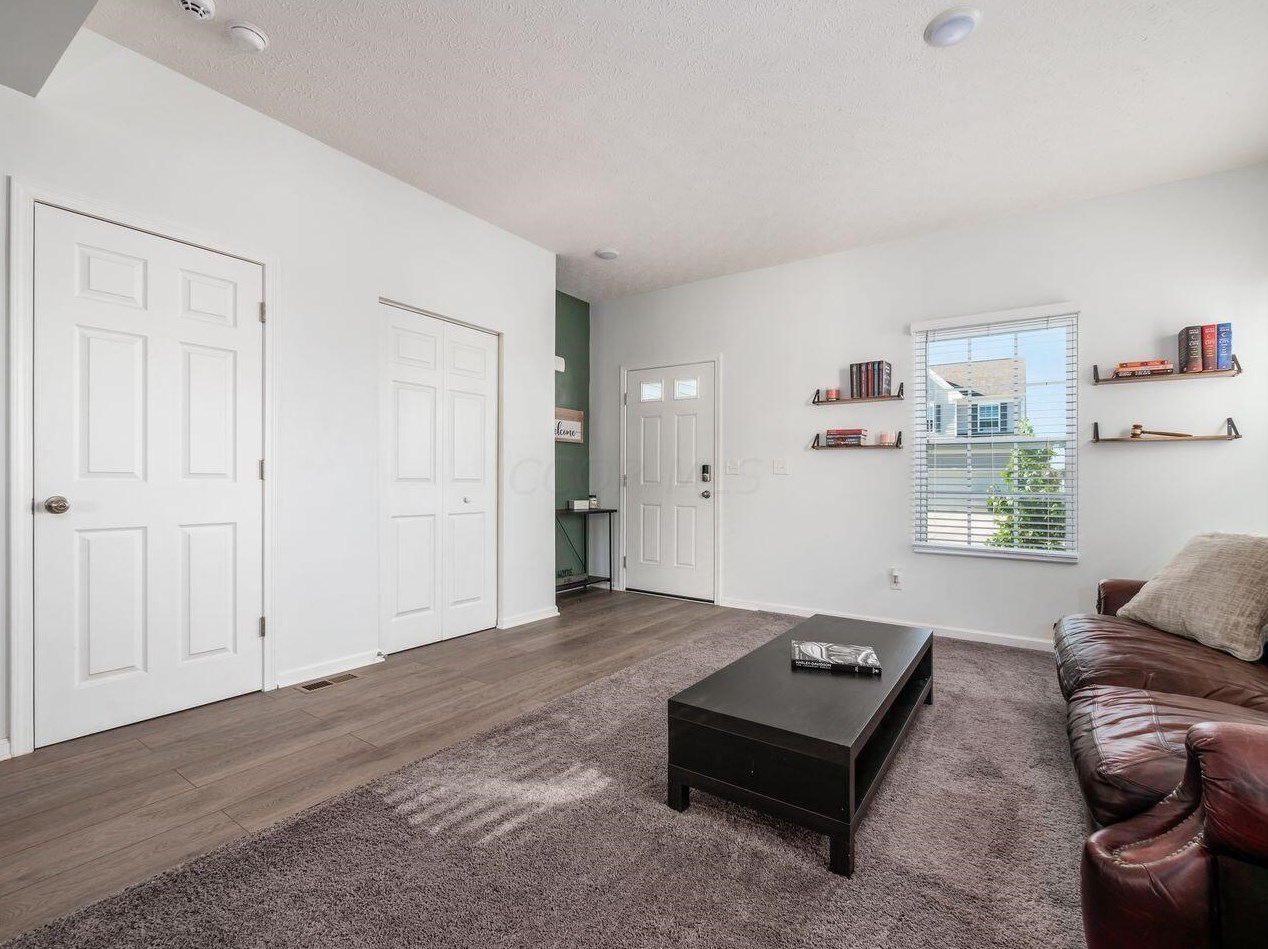 5214 Linton St, Ashville, OH 43103