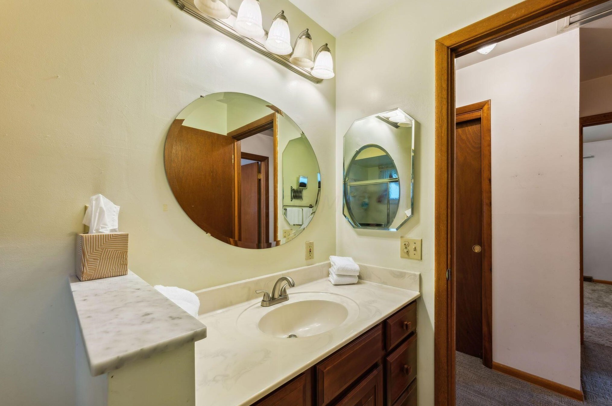 3748 Kinsey Dr, Columbus OH  43224-2644 exterior