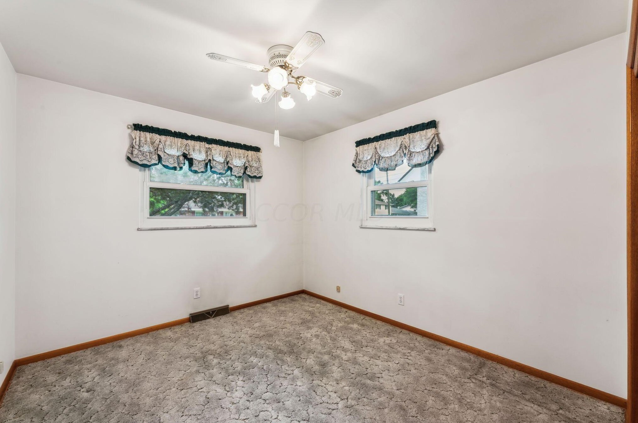 3748 Kinsey Dr, Columbus OH  43224-2644 exterior