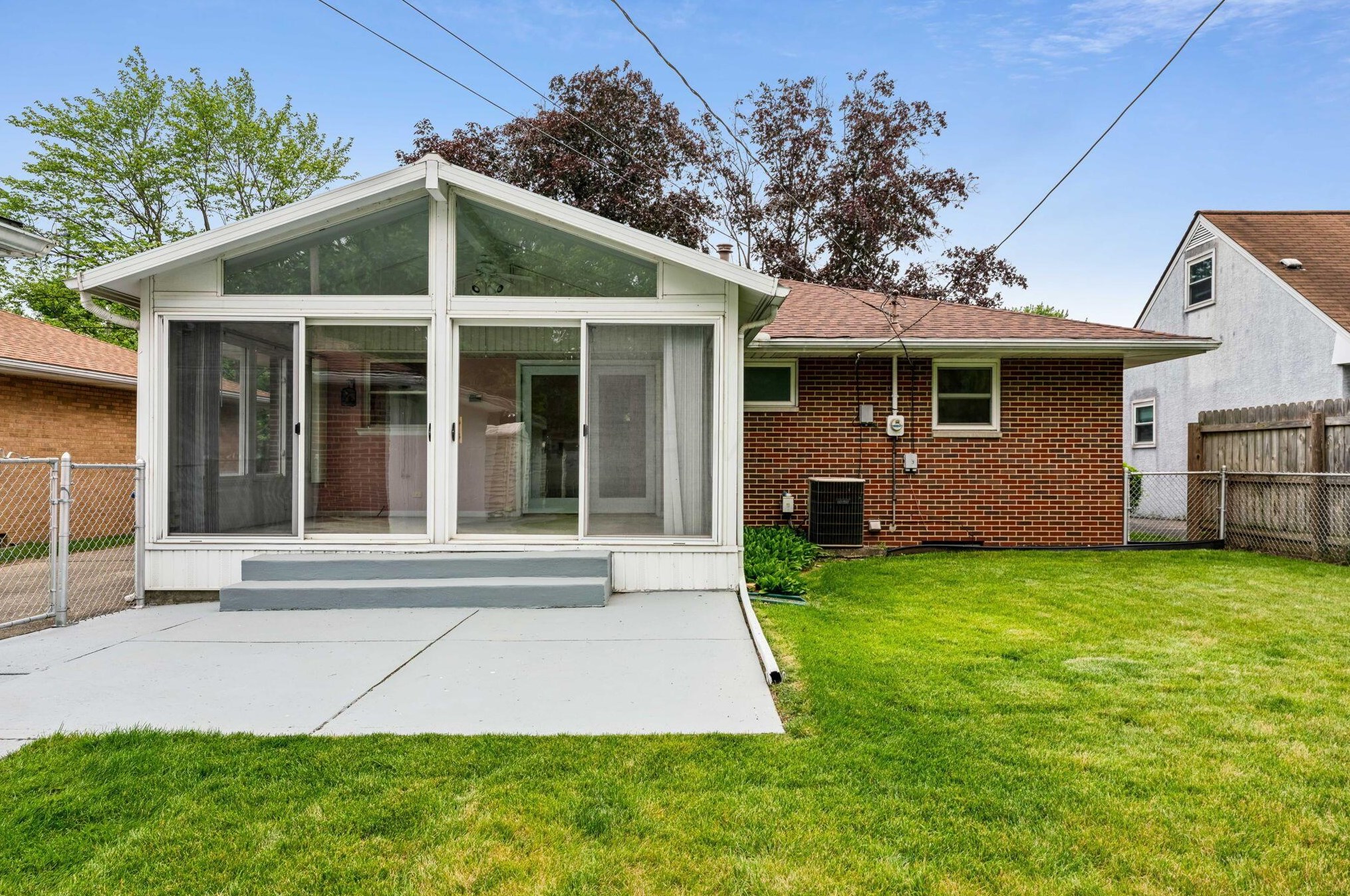 3748 Kinsey Dr, Columbus OH  43224-2644 exterior