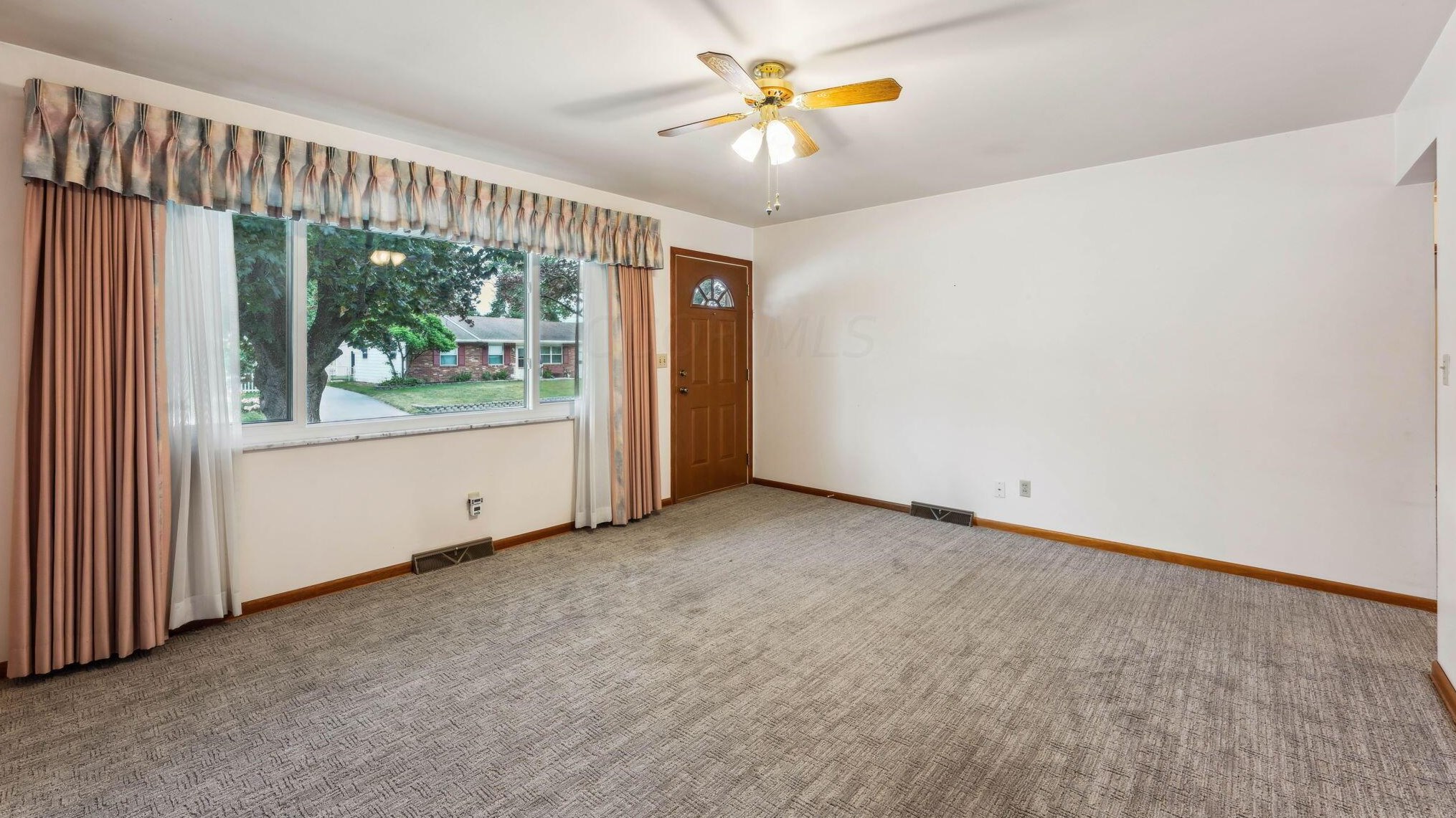 3748 Kinsey Dr, Columbus OH  43224-2643 exterior