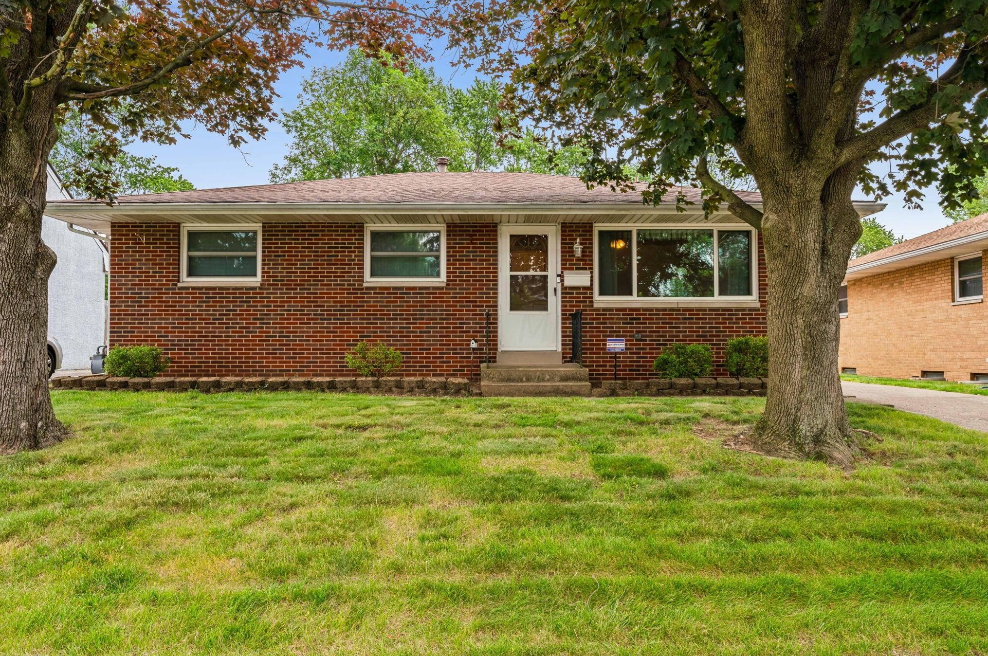 3748 Kinsey Dr, Columbus OH  43224-2644 exterior