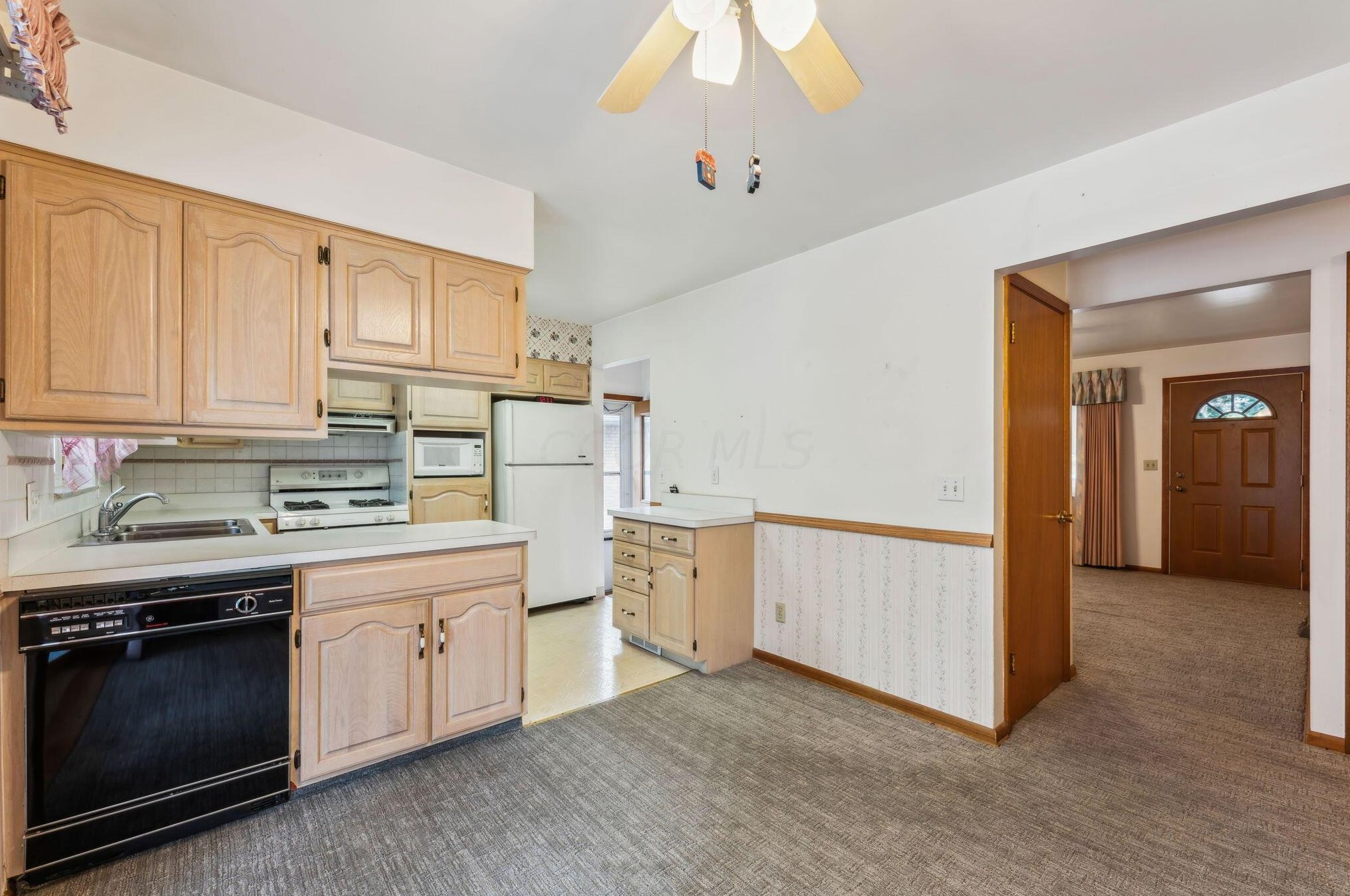 3748 Kinsey Dr, Columbus OH  43224-2644 exterior