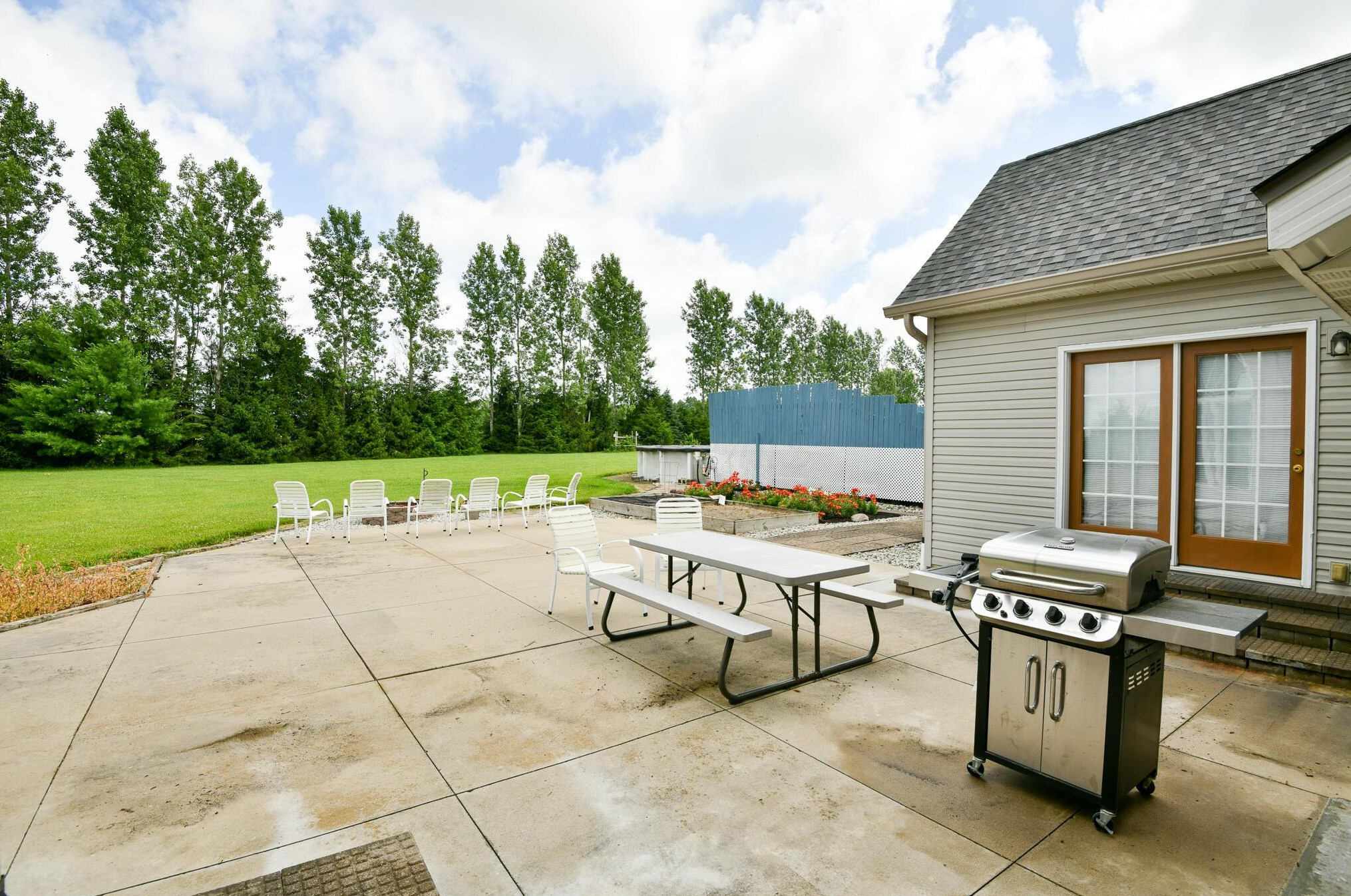 1150 Roxanna New Burlington Rd, Mount Holly OH  45068-8694 exterior