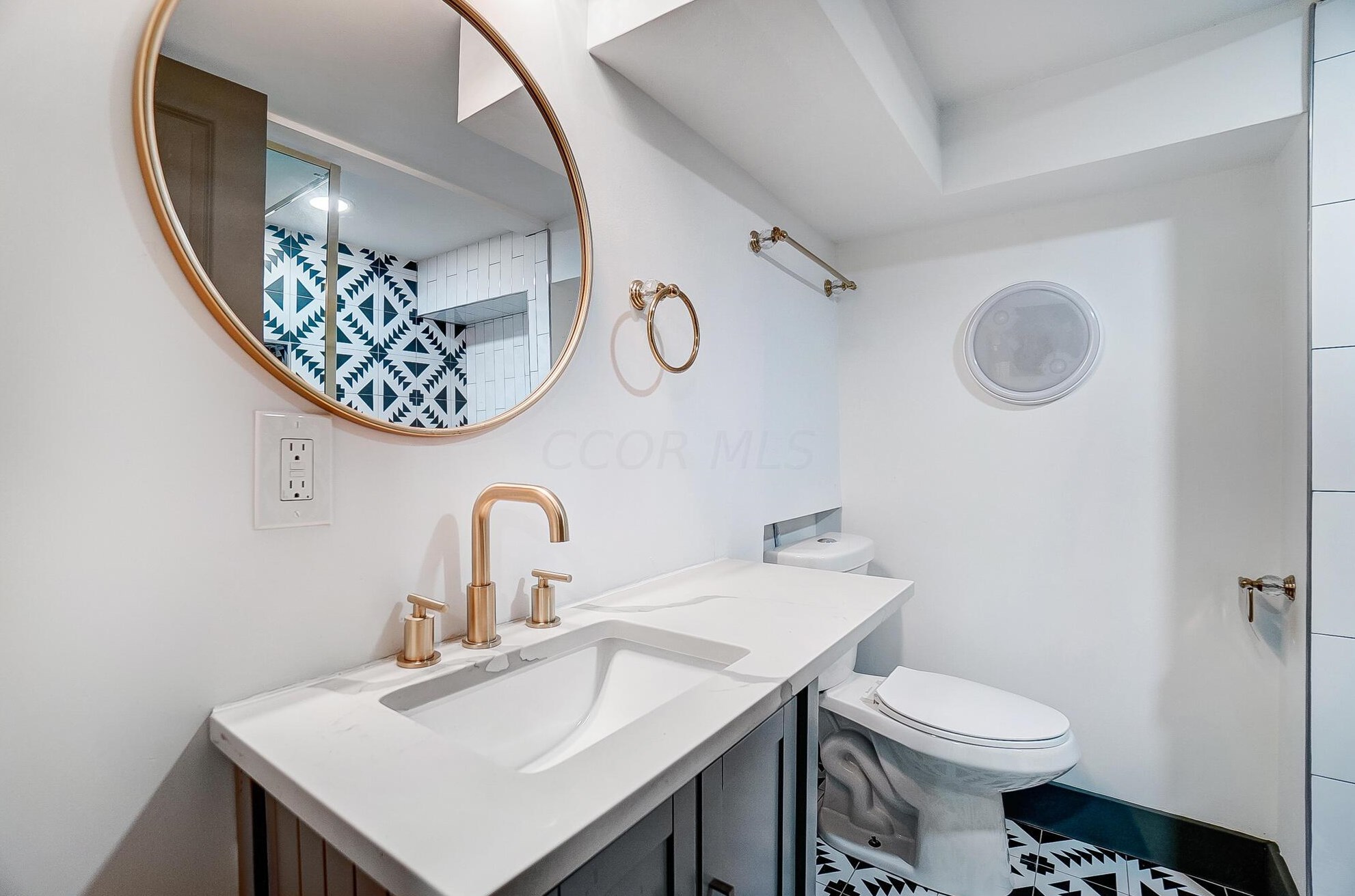 1380 Devonhurst Dr, Columbus OH 43232-1524 exterior