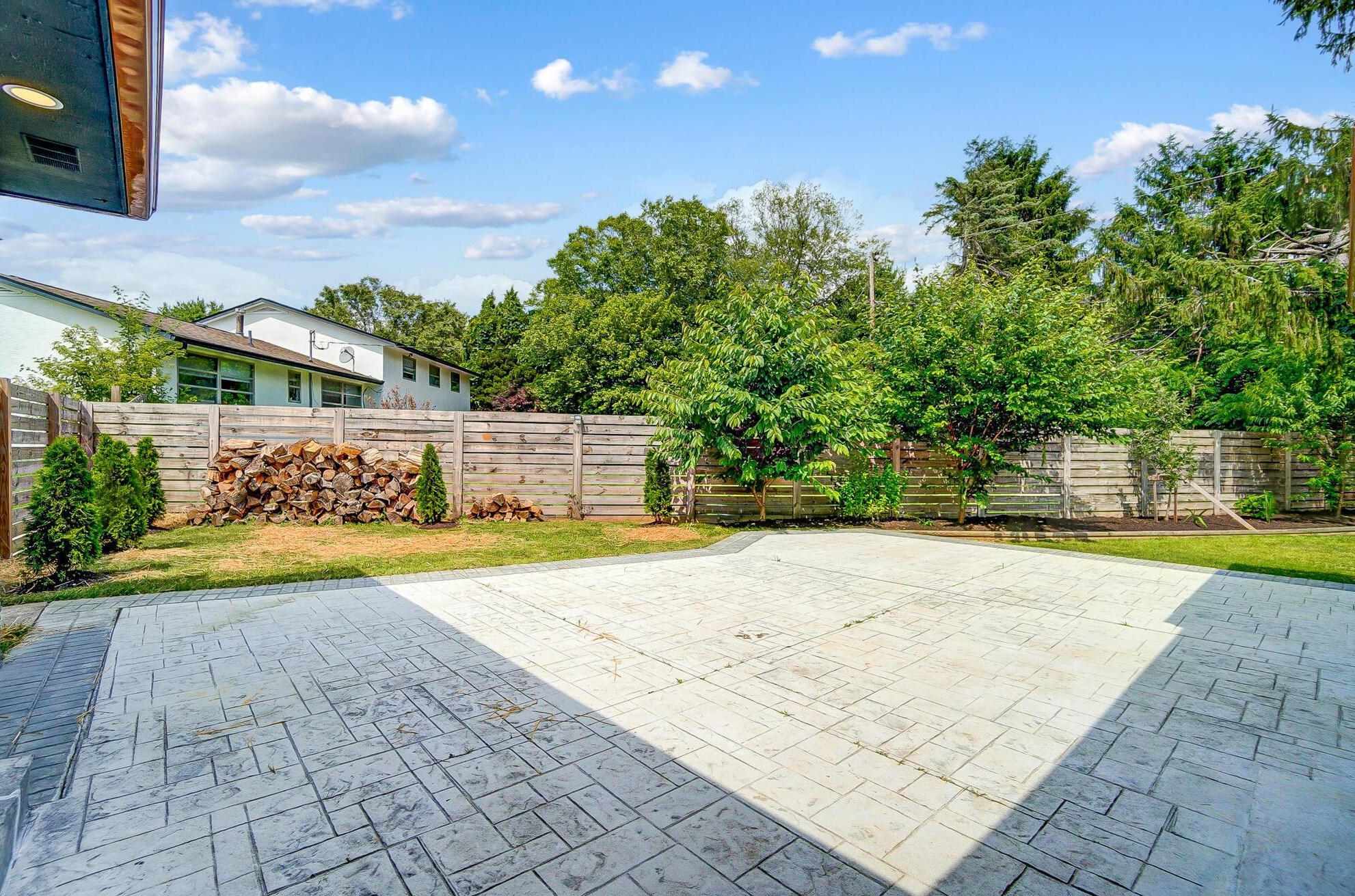 1380 Devonhurst Dr, Columbus OH 43232-1524 exterior