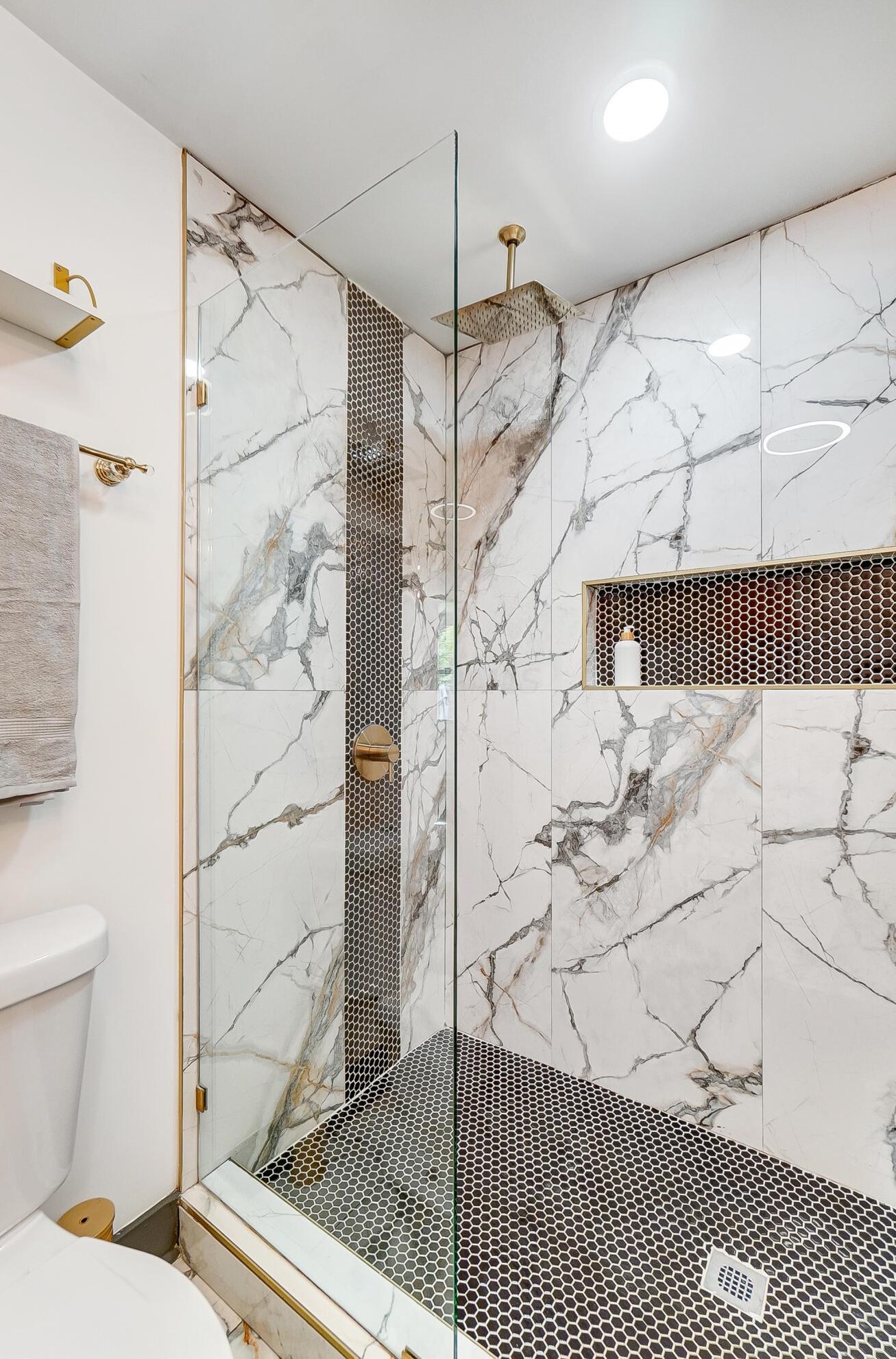 1380 Devonhurst Dr, Columbus OH 43232-1524 exterior