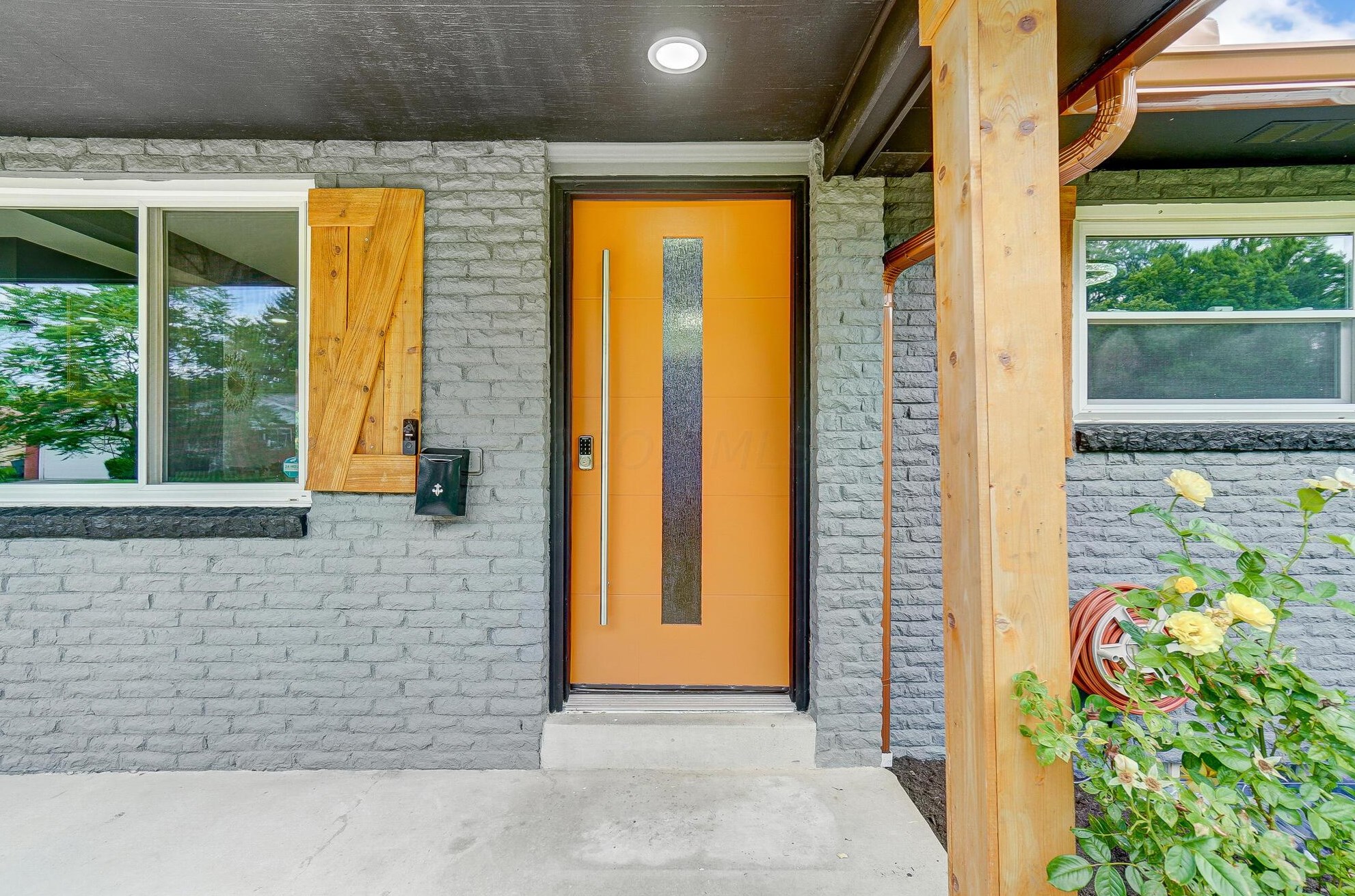 1380 Devonhurst Dr, Columbus OH 43232-1524 exterior