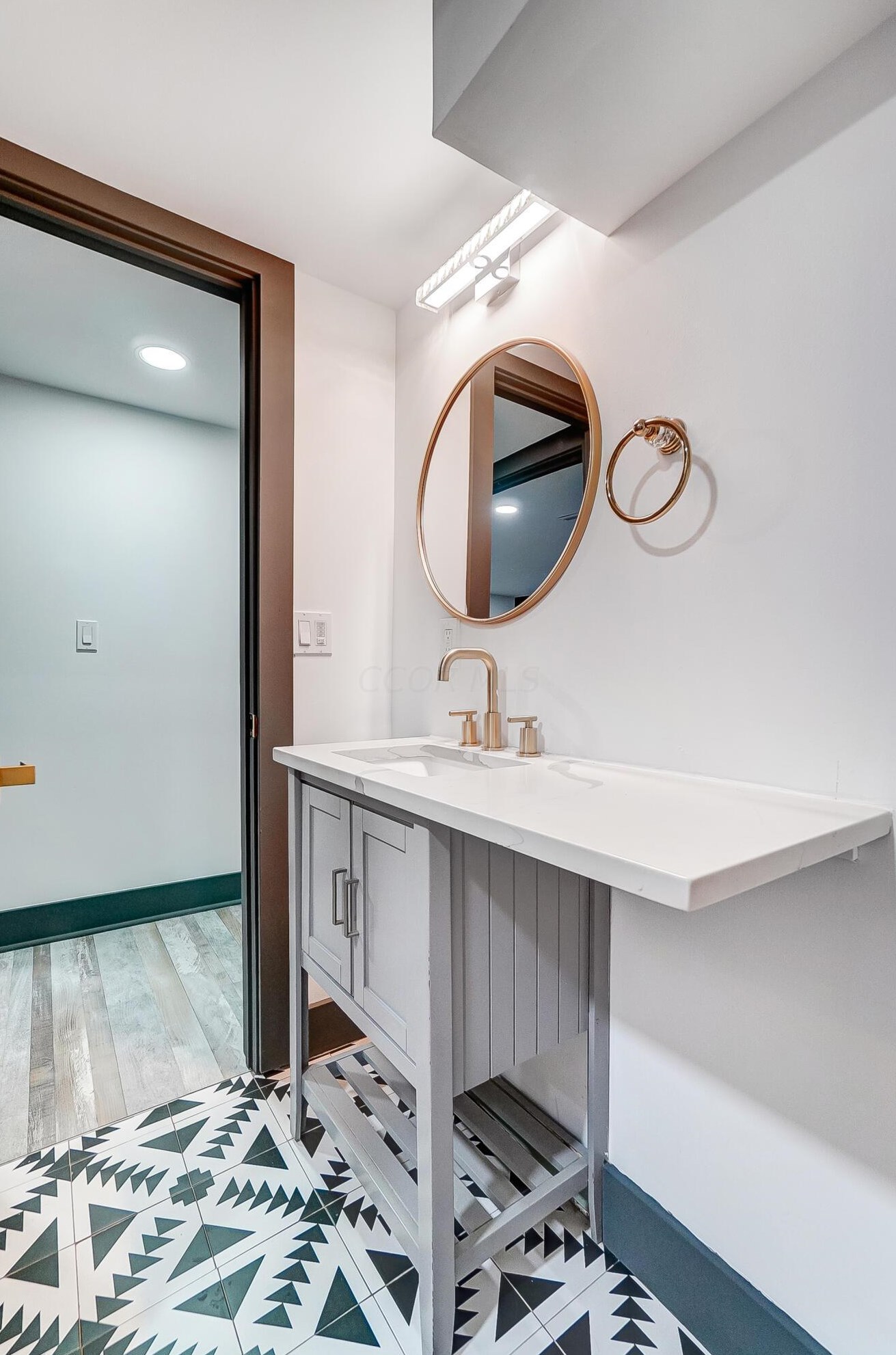 1380 Devonhurst Dr, Columbus OH 43232-1524 exterior