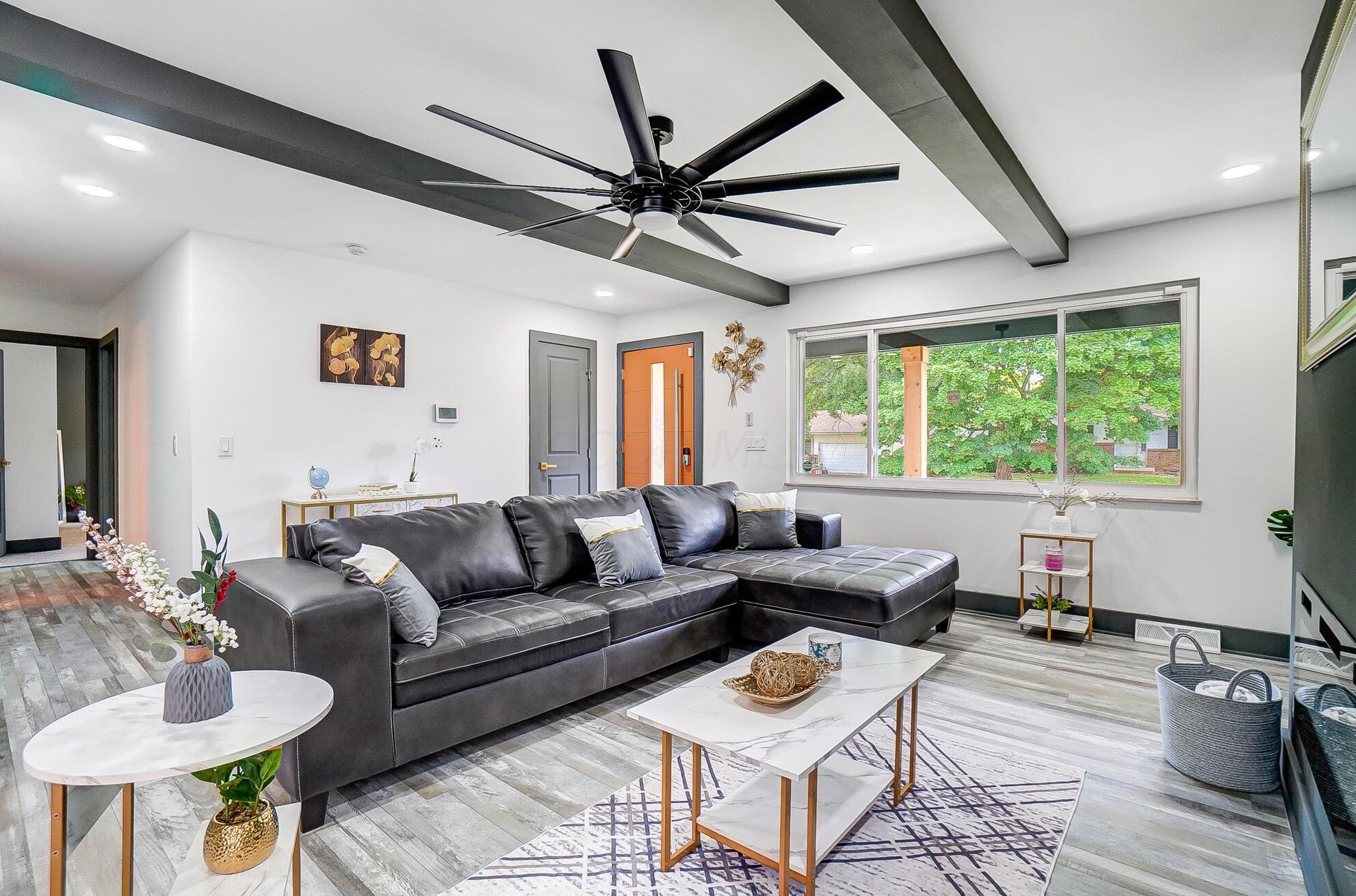 1380 Devonhurst Dr, Columbus OH 43232-1524 exterior