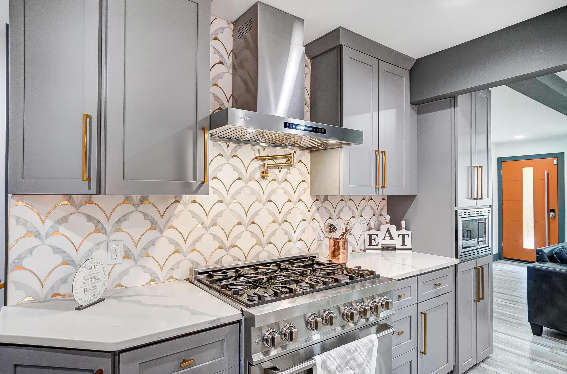 1380 Devonhurst Dr, Columbus OH 43232-1524 exterior