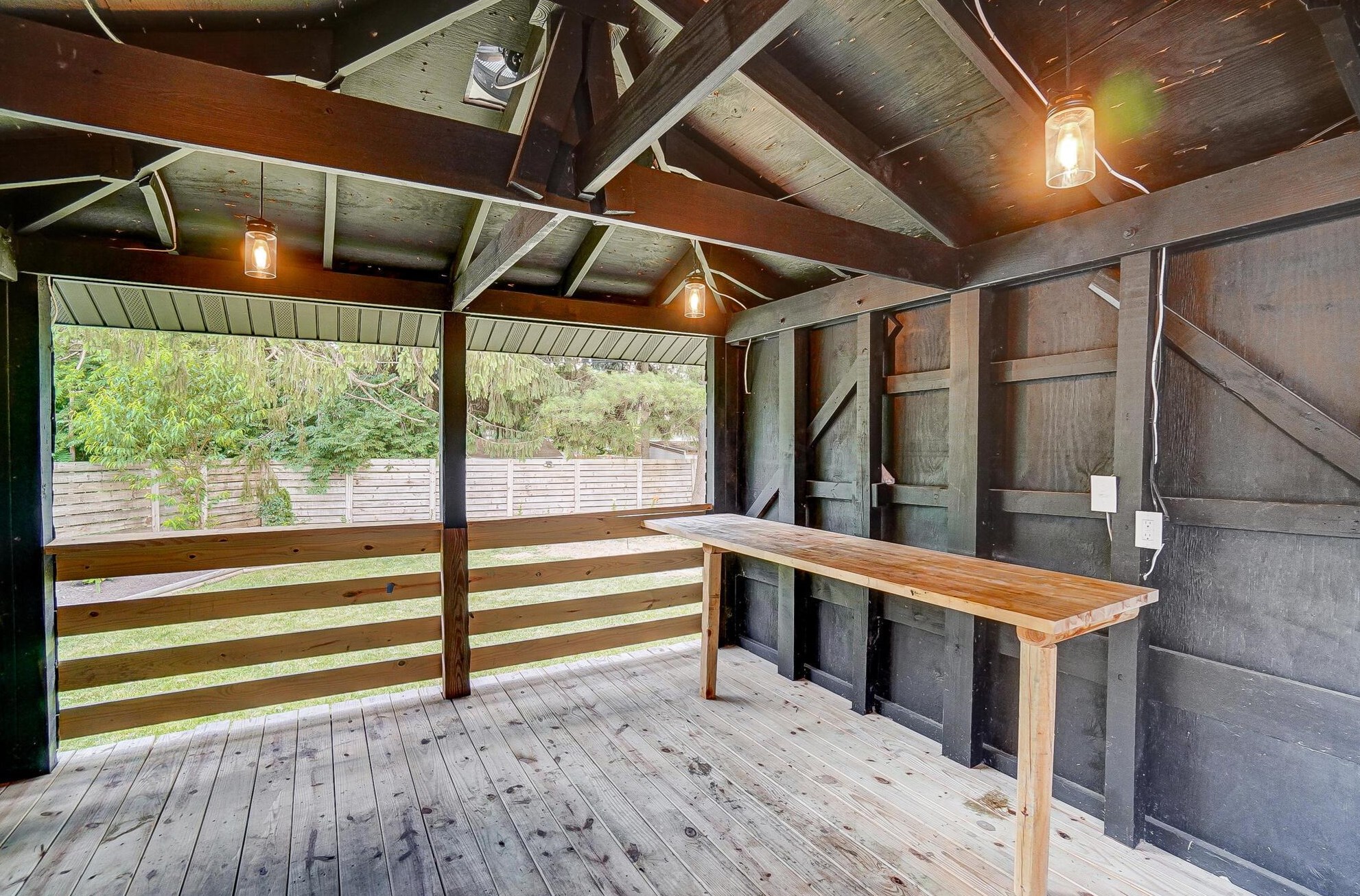 1380 Devonhurst Dr, Columbus OH 43232-1524 exterior