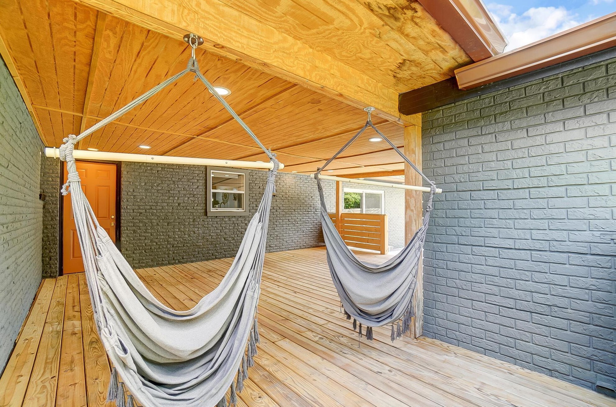 1380 Devonhurst Dr, Columbus OH 43232-1524 exterior