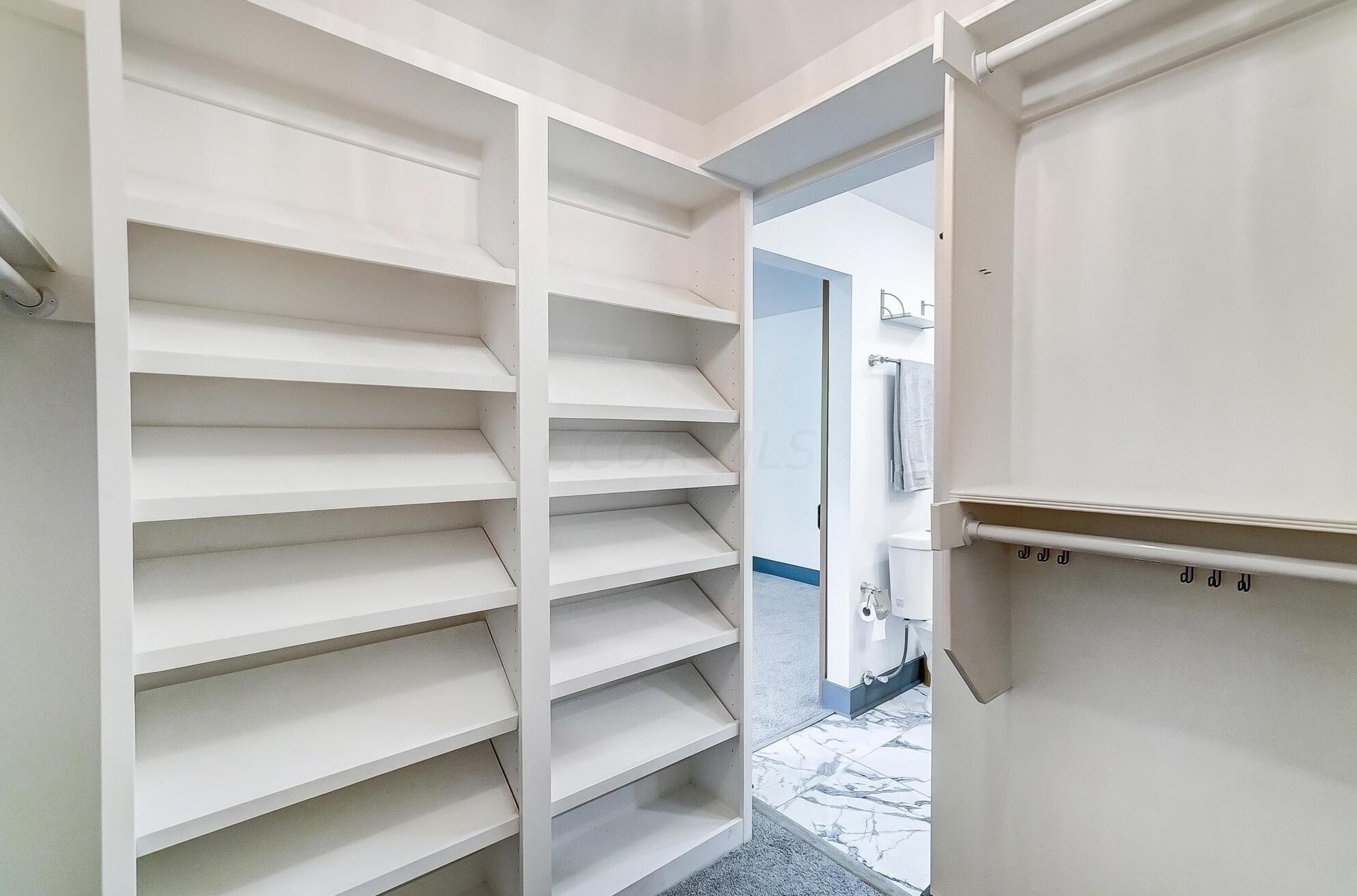 1380 Devonhurst Dr, Columbus OH 43232-1524 exterior