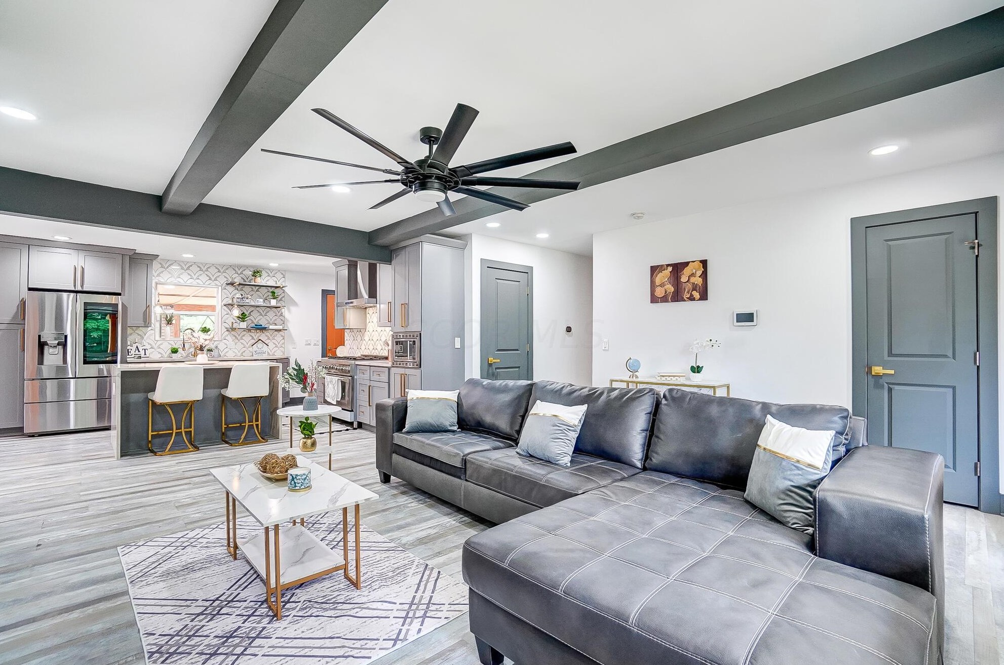 1380 Devonhurst Dr, Columbus OH 43232-1524 exterior